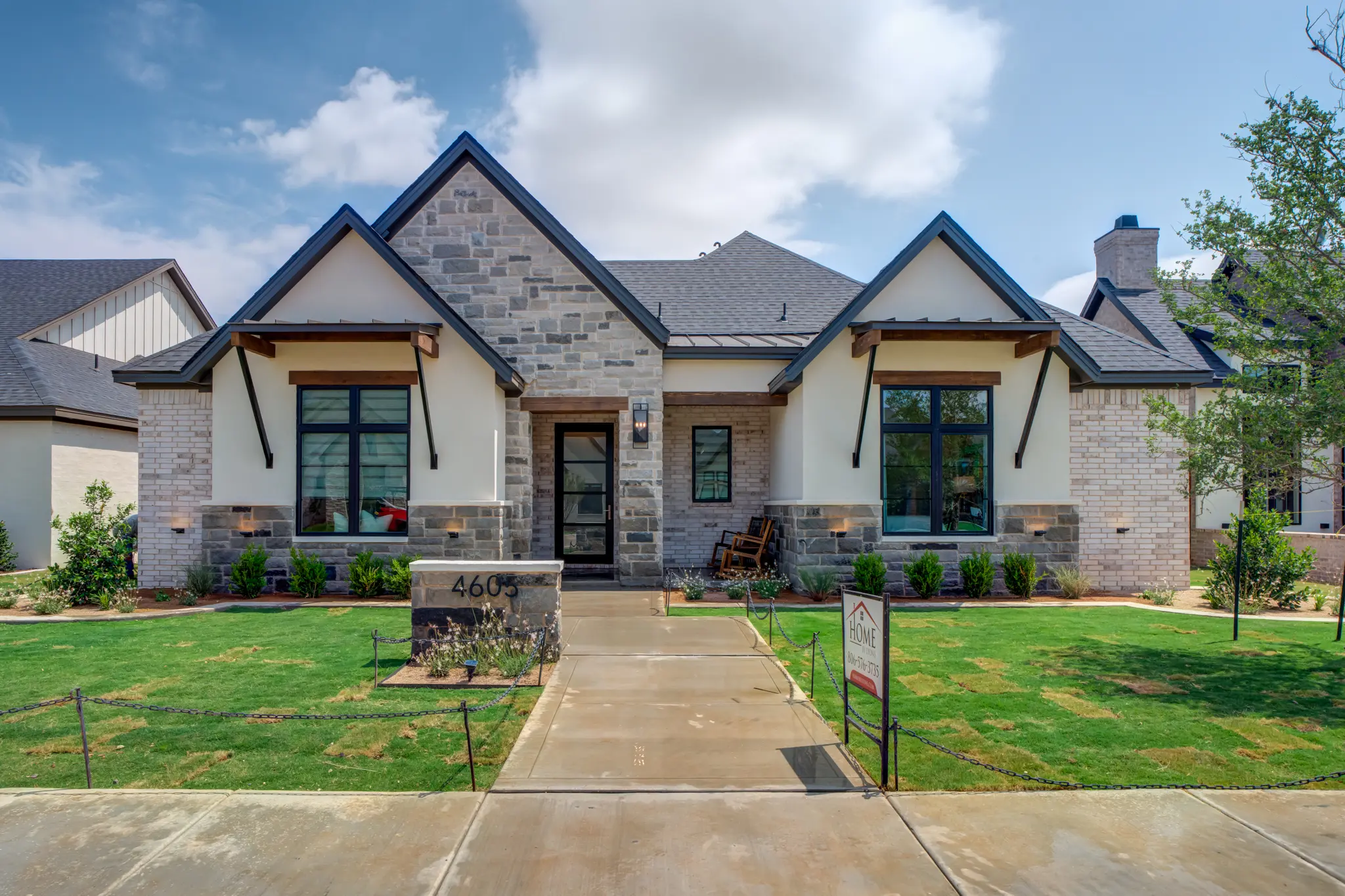 2424 - Exterior Photo 2