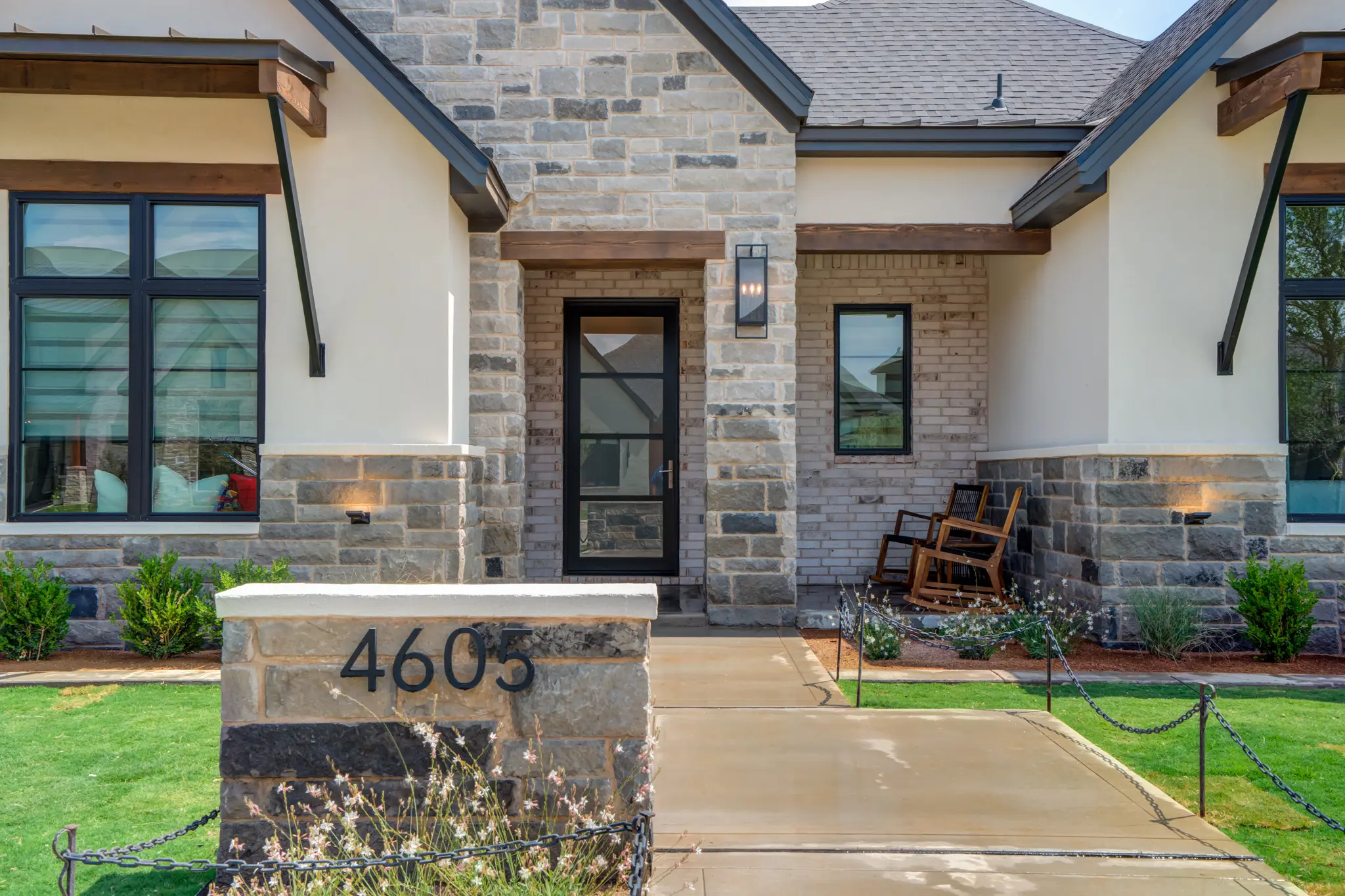 2424 - Exterior Photo 5