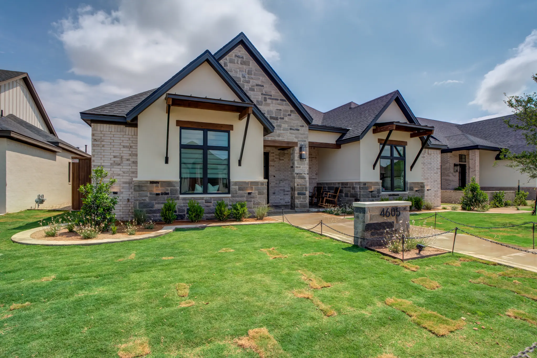 2424 - Exterior Photo 4