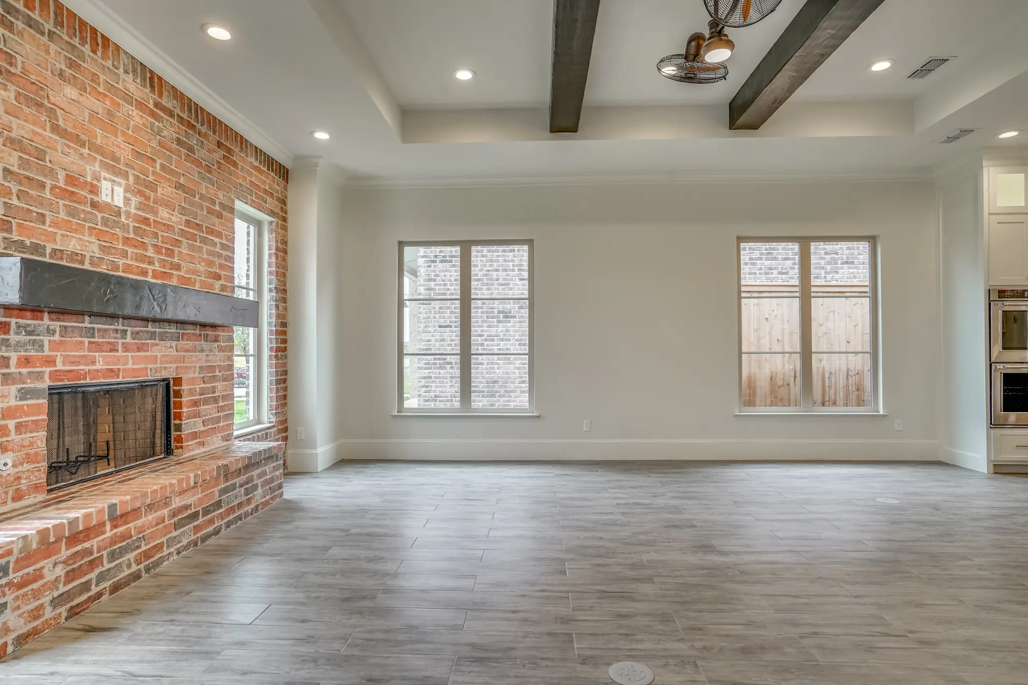 1711-2 - Interior Photo 7