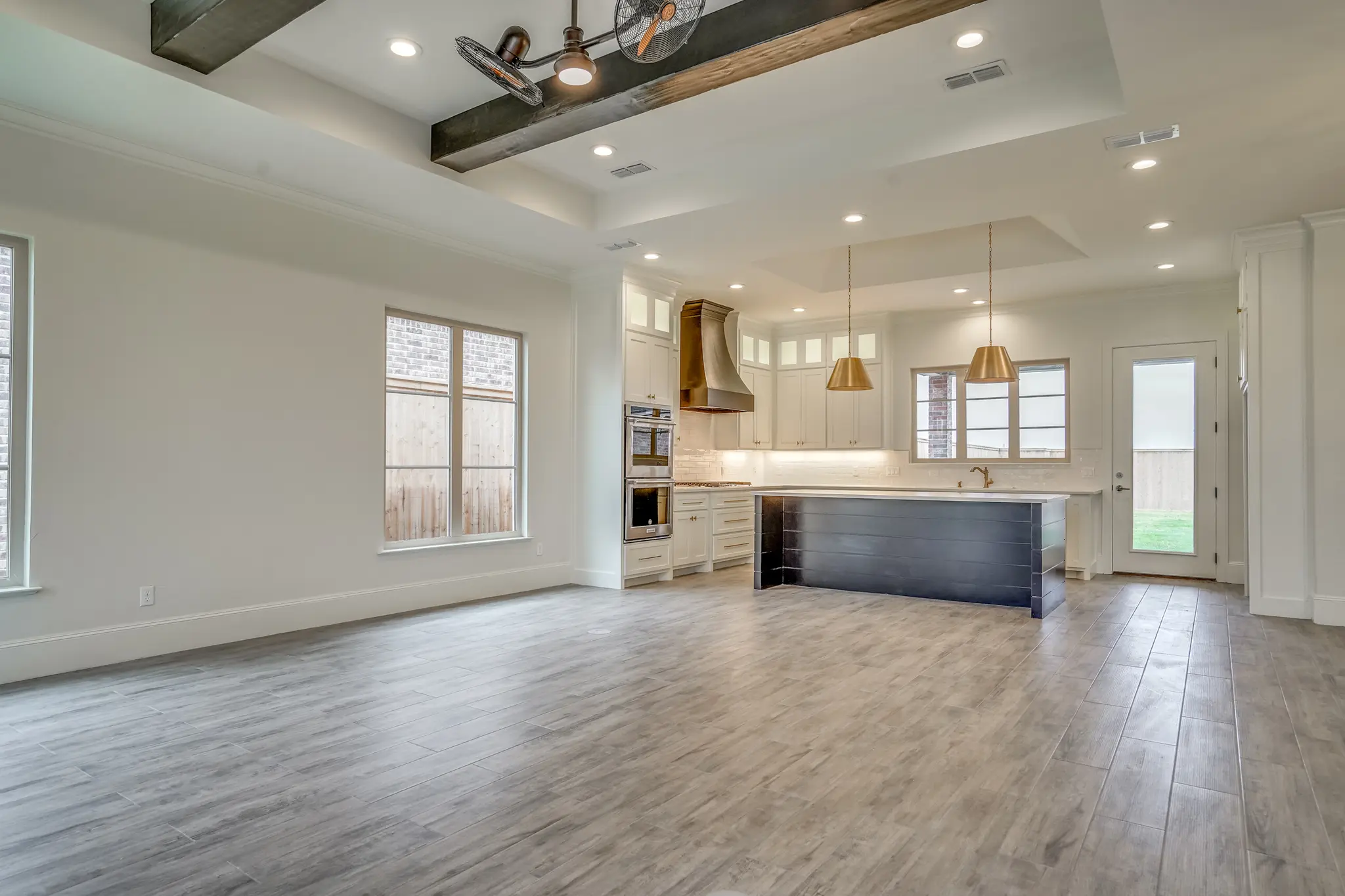 1711-2 - Interior Photo 8