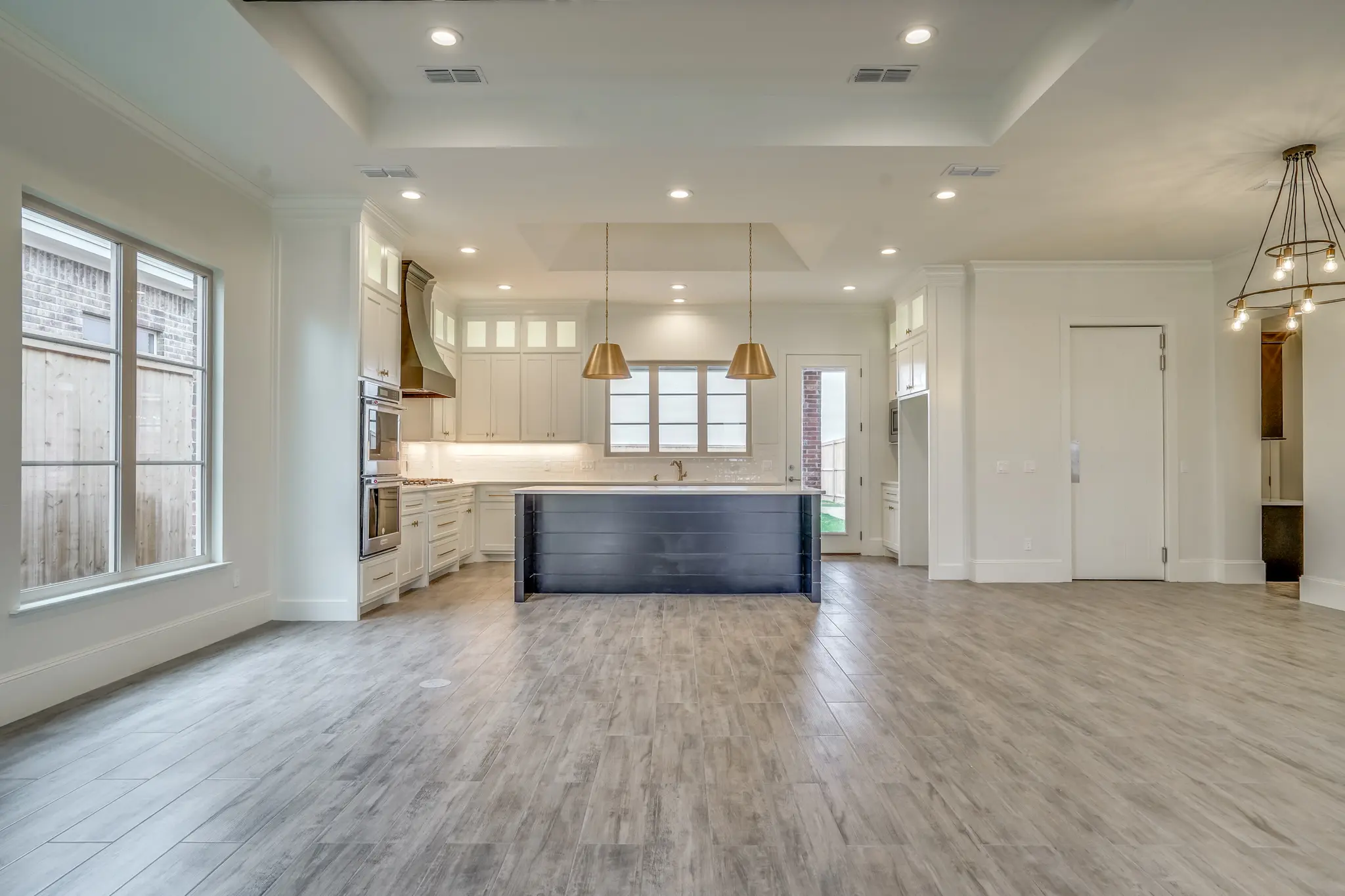 1711-2 - Interior Photo 9