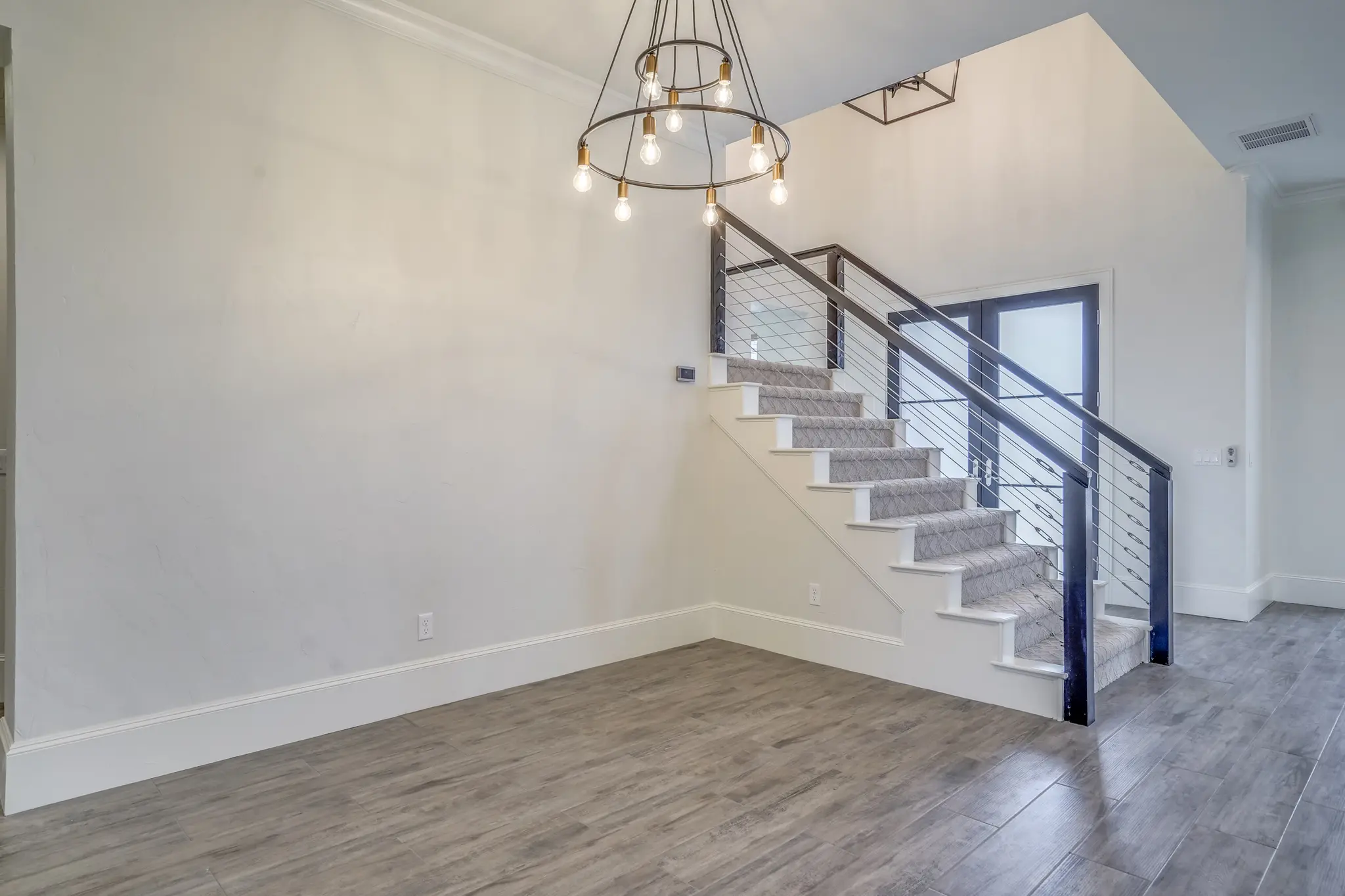 1711-2 - Interior Photo 27