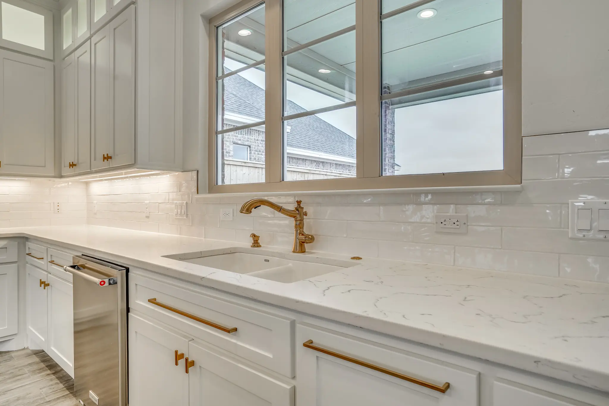 1711-2 - Interior Photo 17