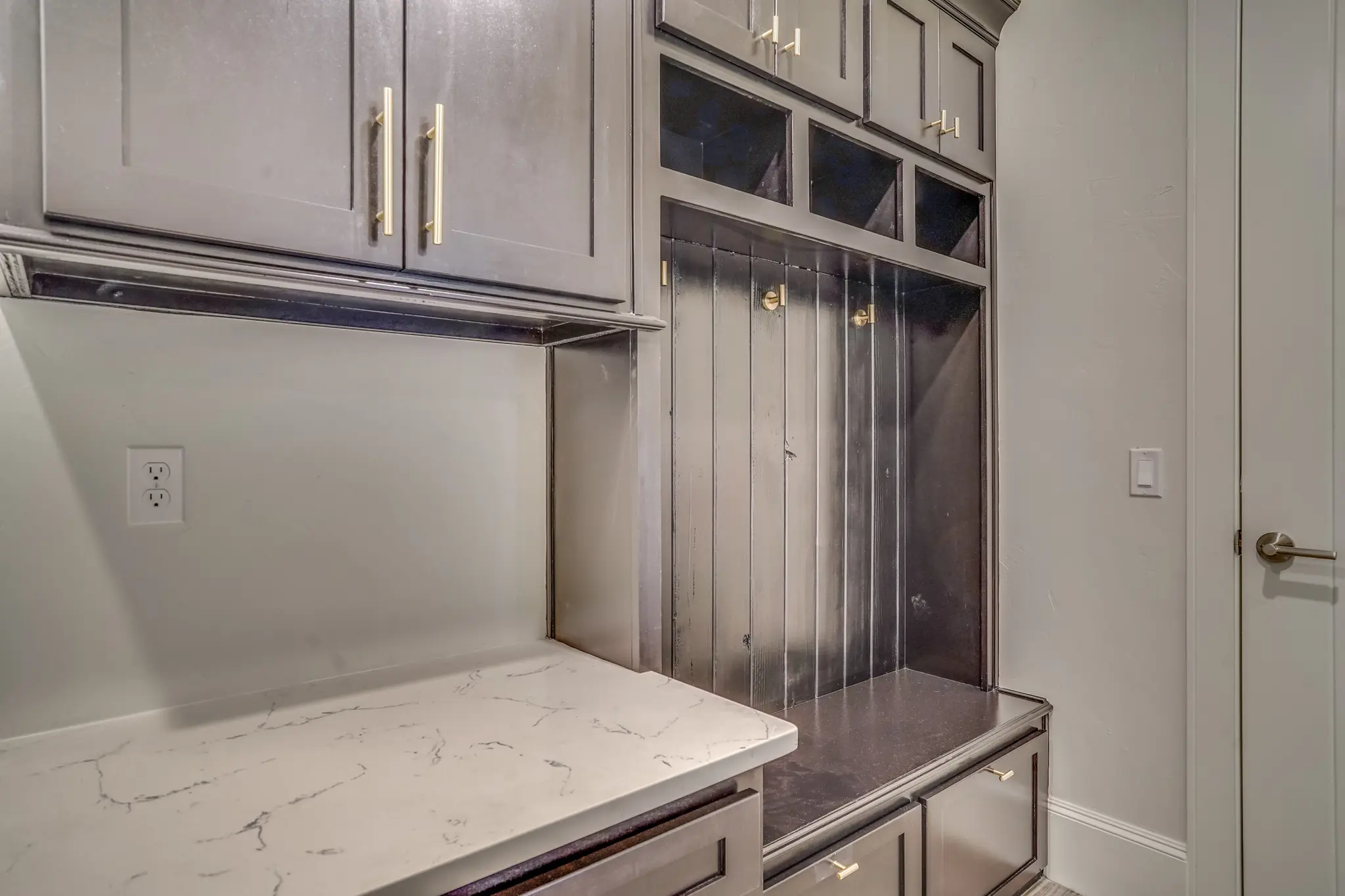 1711-2 - Interior Photo 29