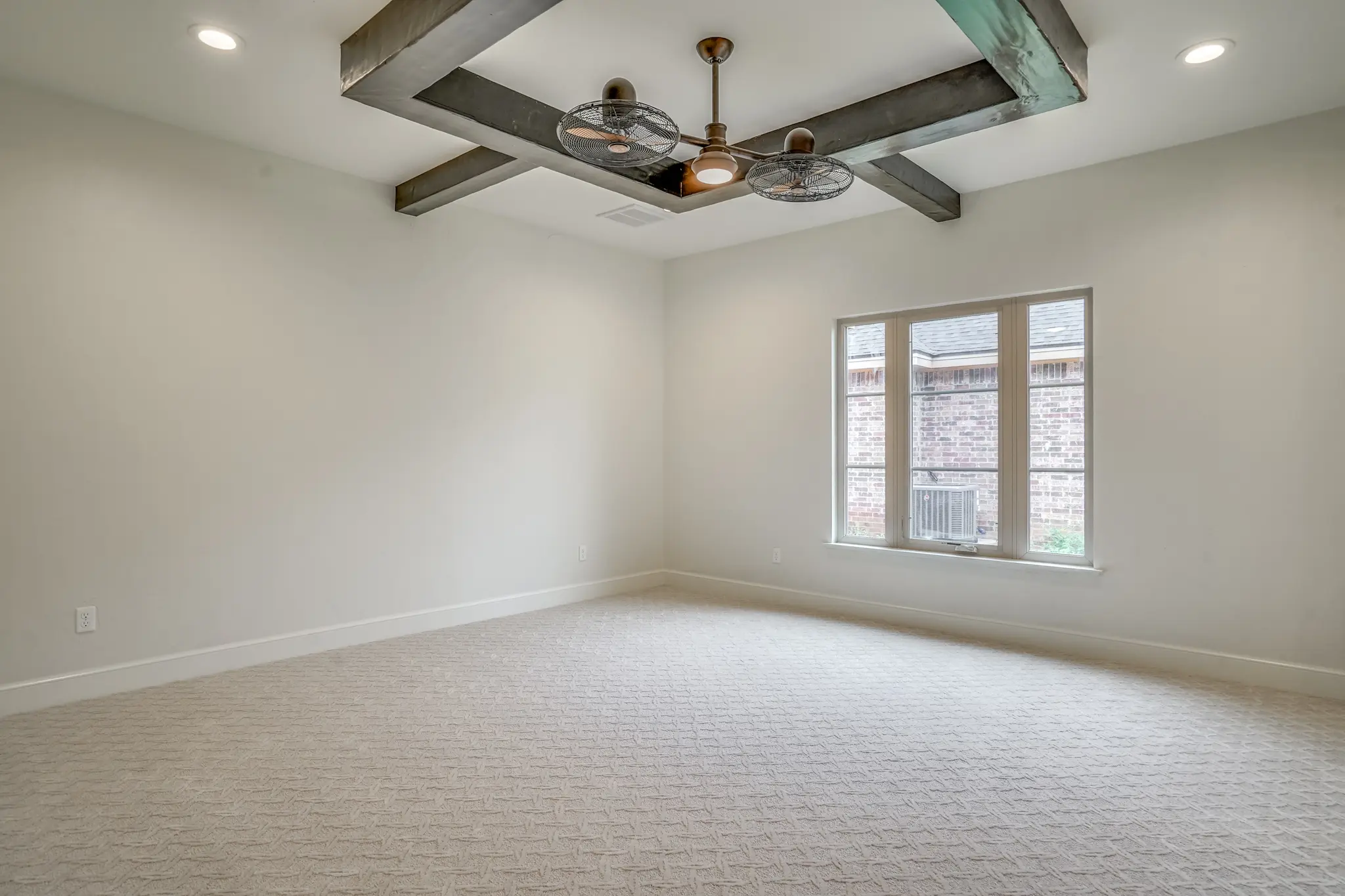 1711-2 - Interior Photo 30