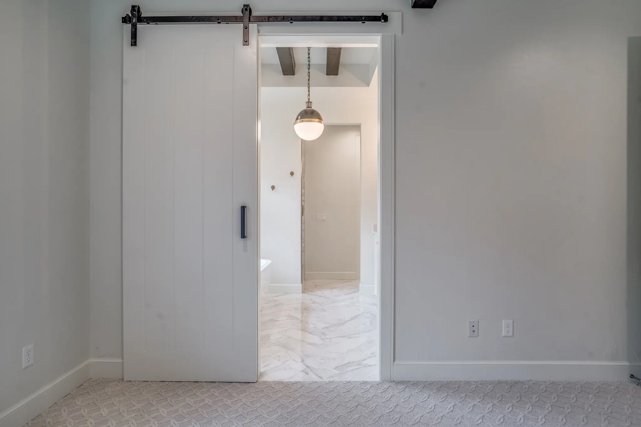 1711-2 - Interior Photo 32