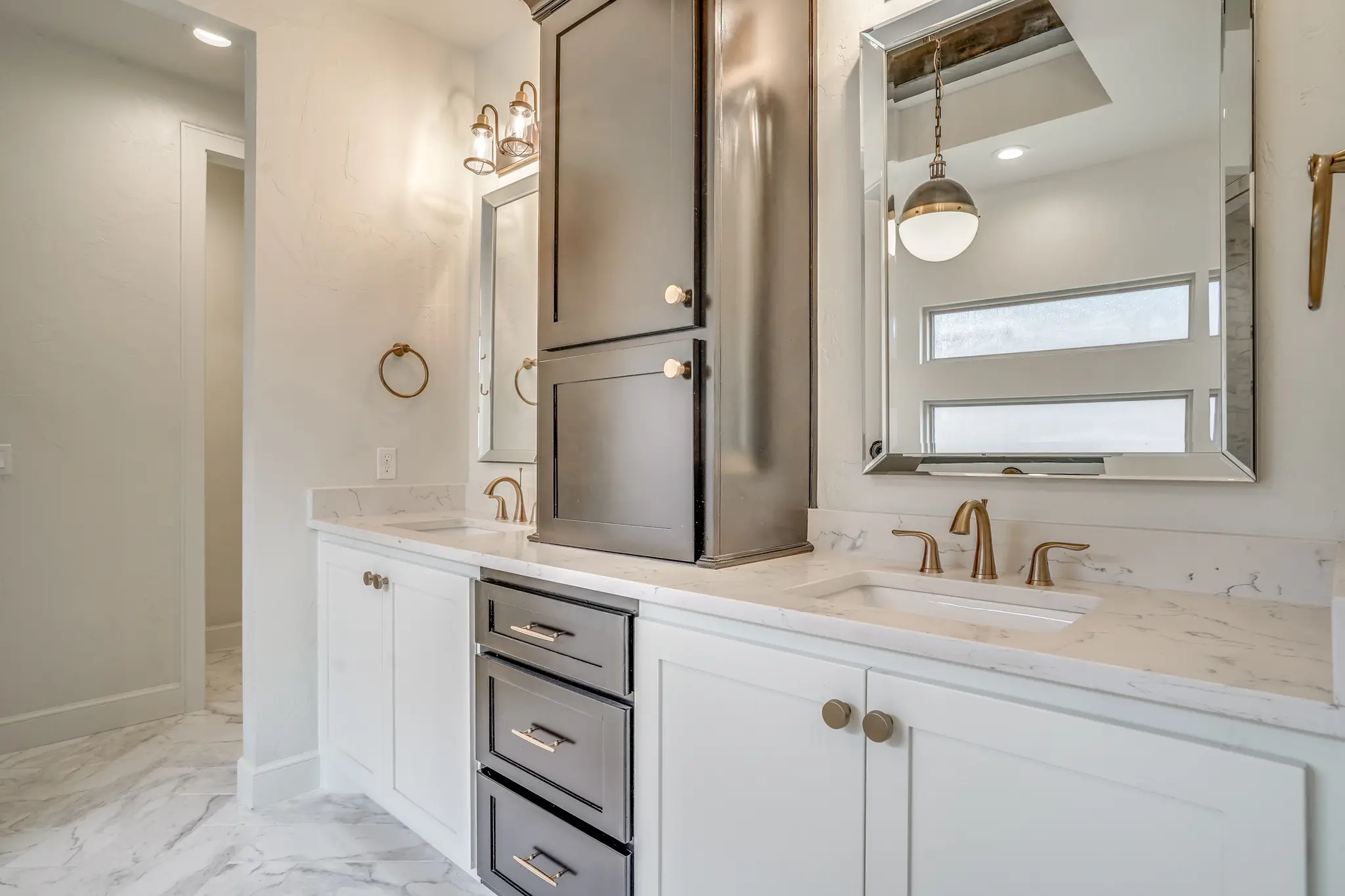 1711-2 - Interior Photo 34