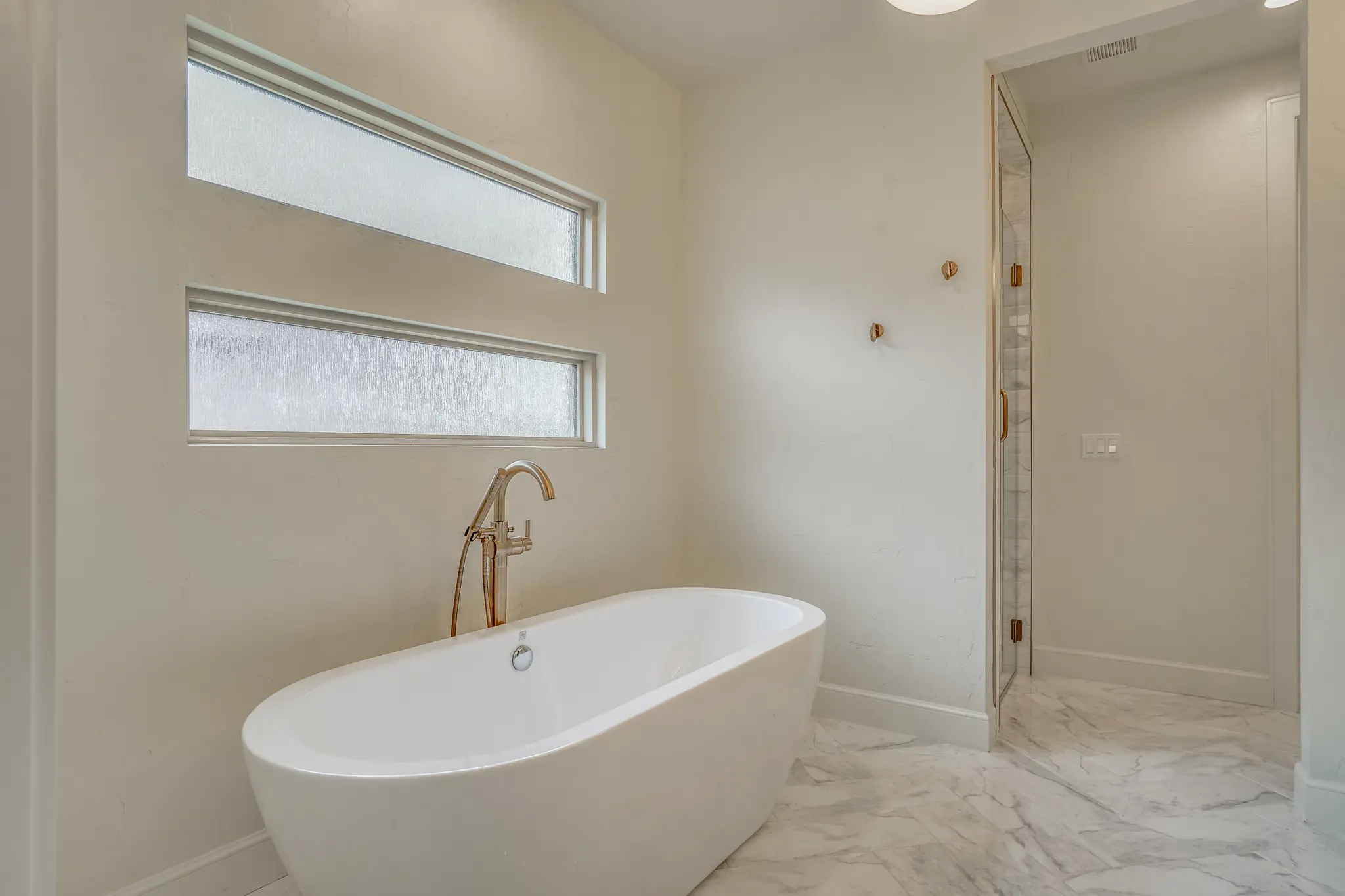 1711-2 - Interior Photo 35