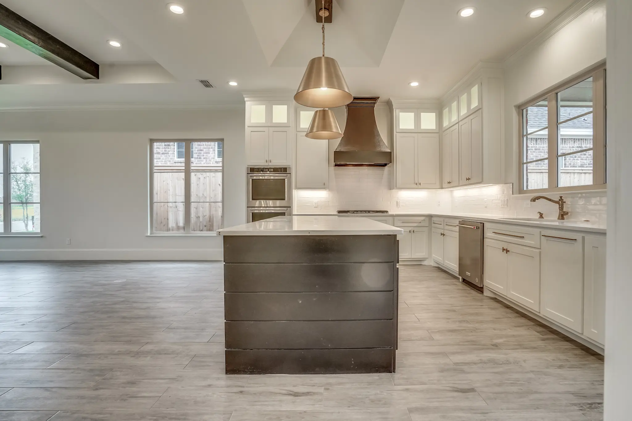 1711-2 - Interior Photo 11