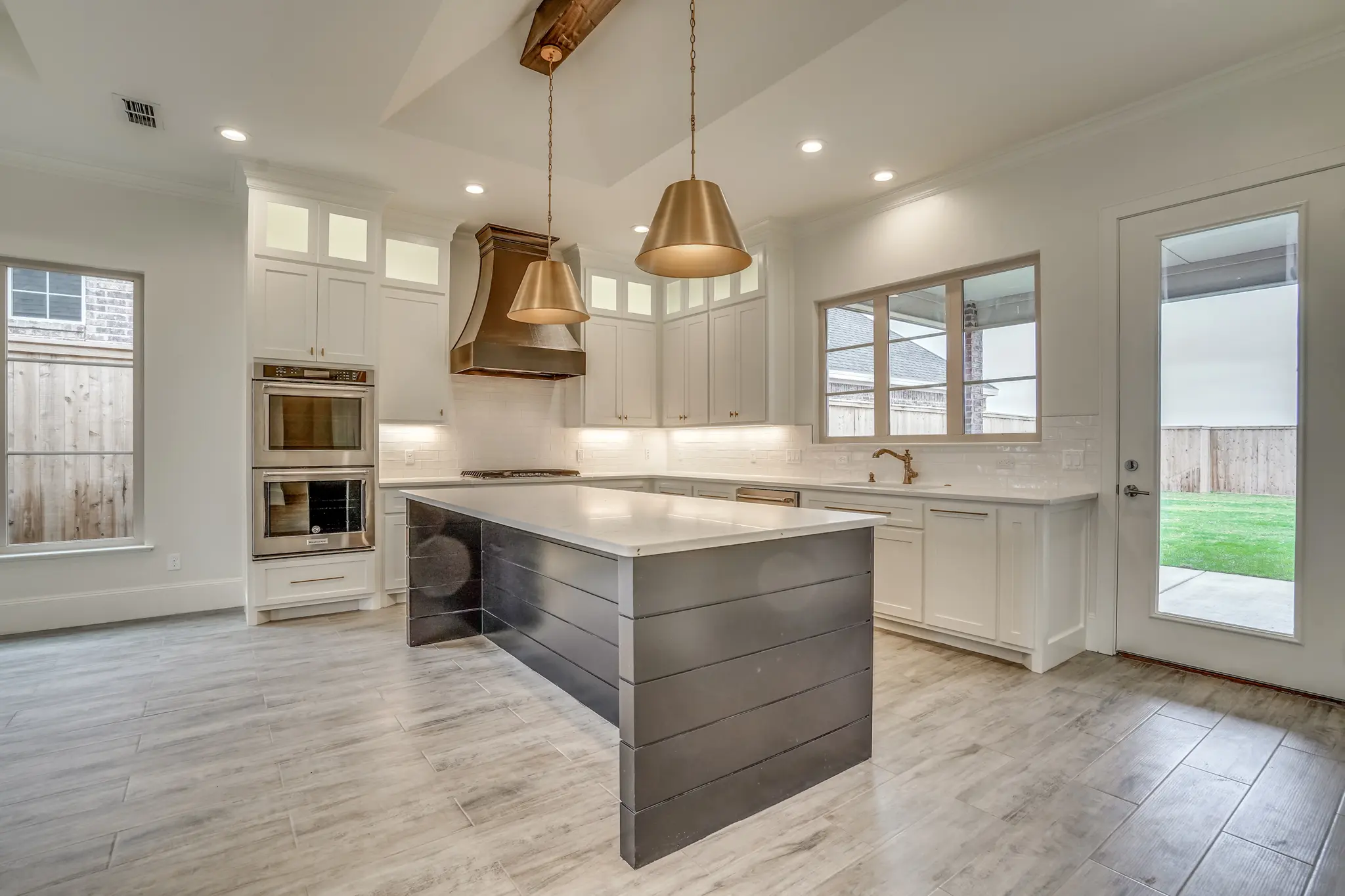 1711-2 - Interior Photo 19