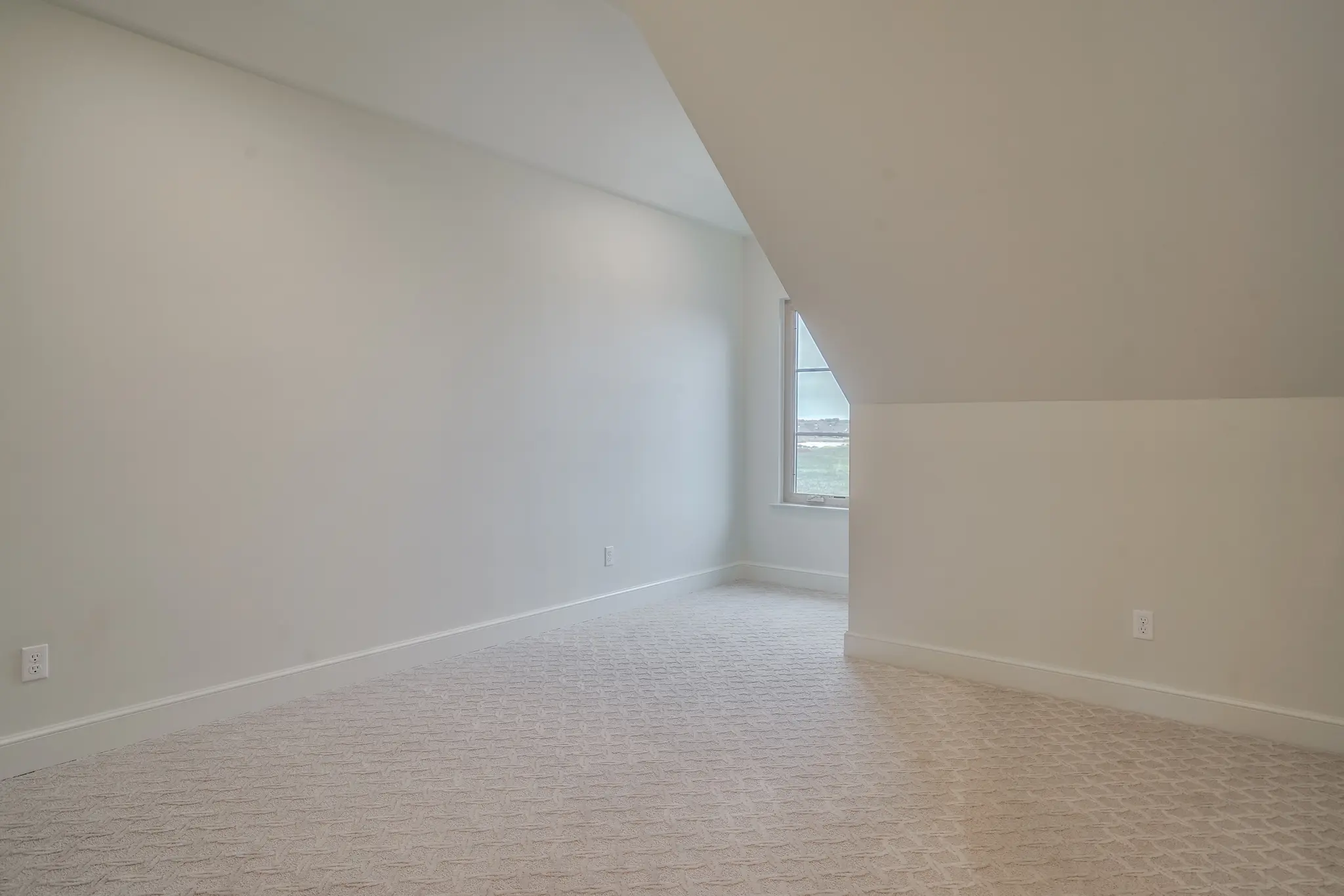 1711-2 - Interior Photo 38