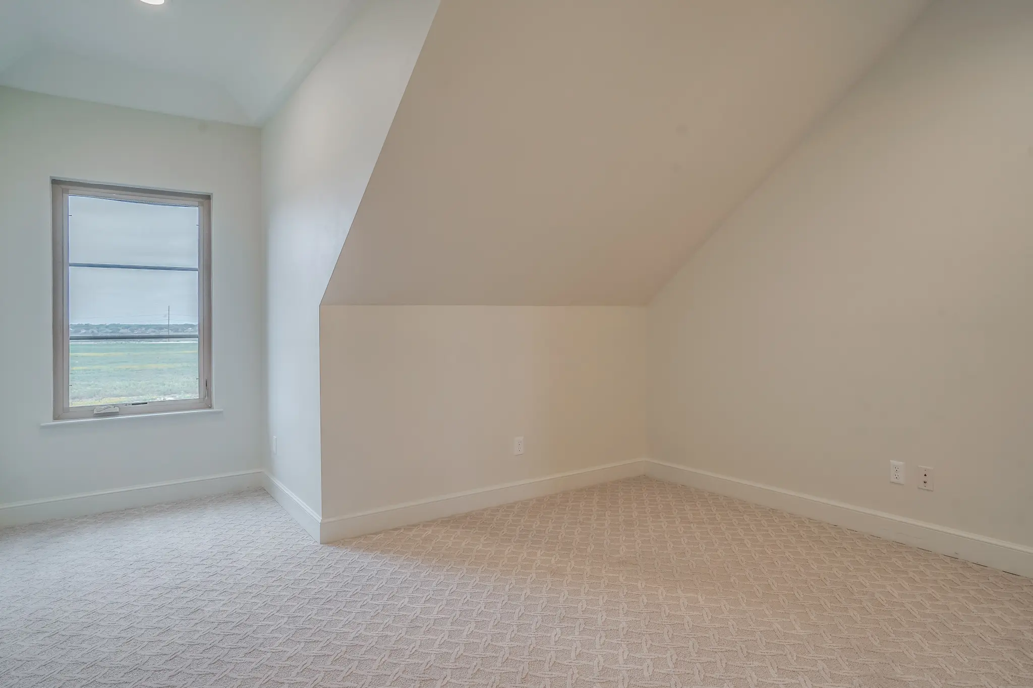 1711-2 - Interior Photo 39