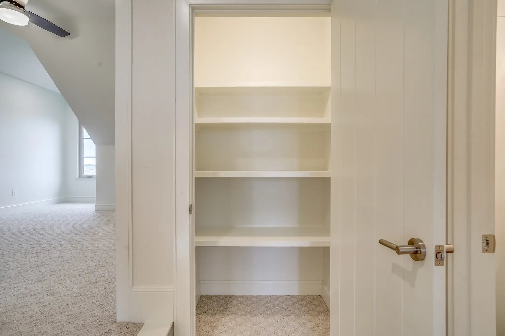 1711-2 - Interior Photo 40