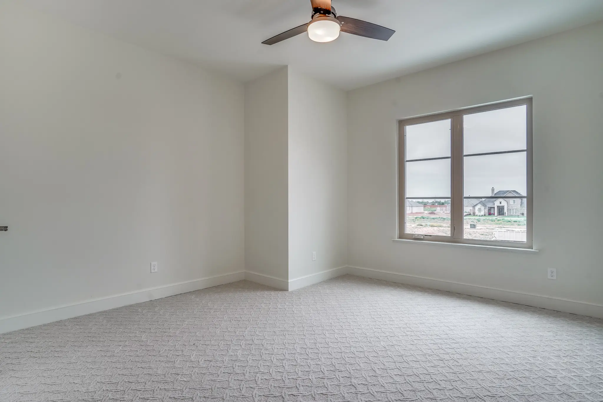 1711-2 - Interior Photo 44