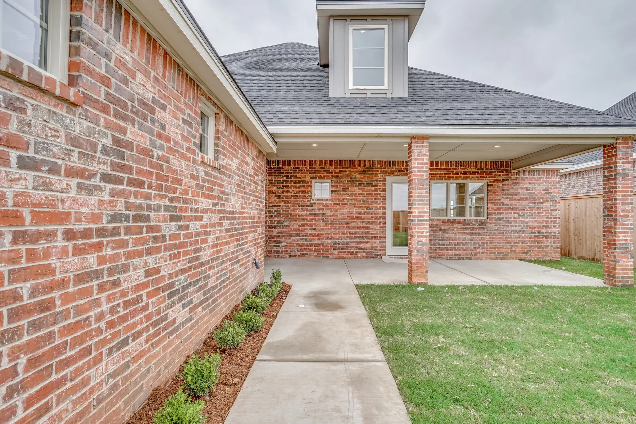 1711-2 - Exterior Photo 5