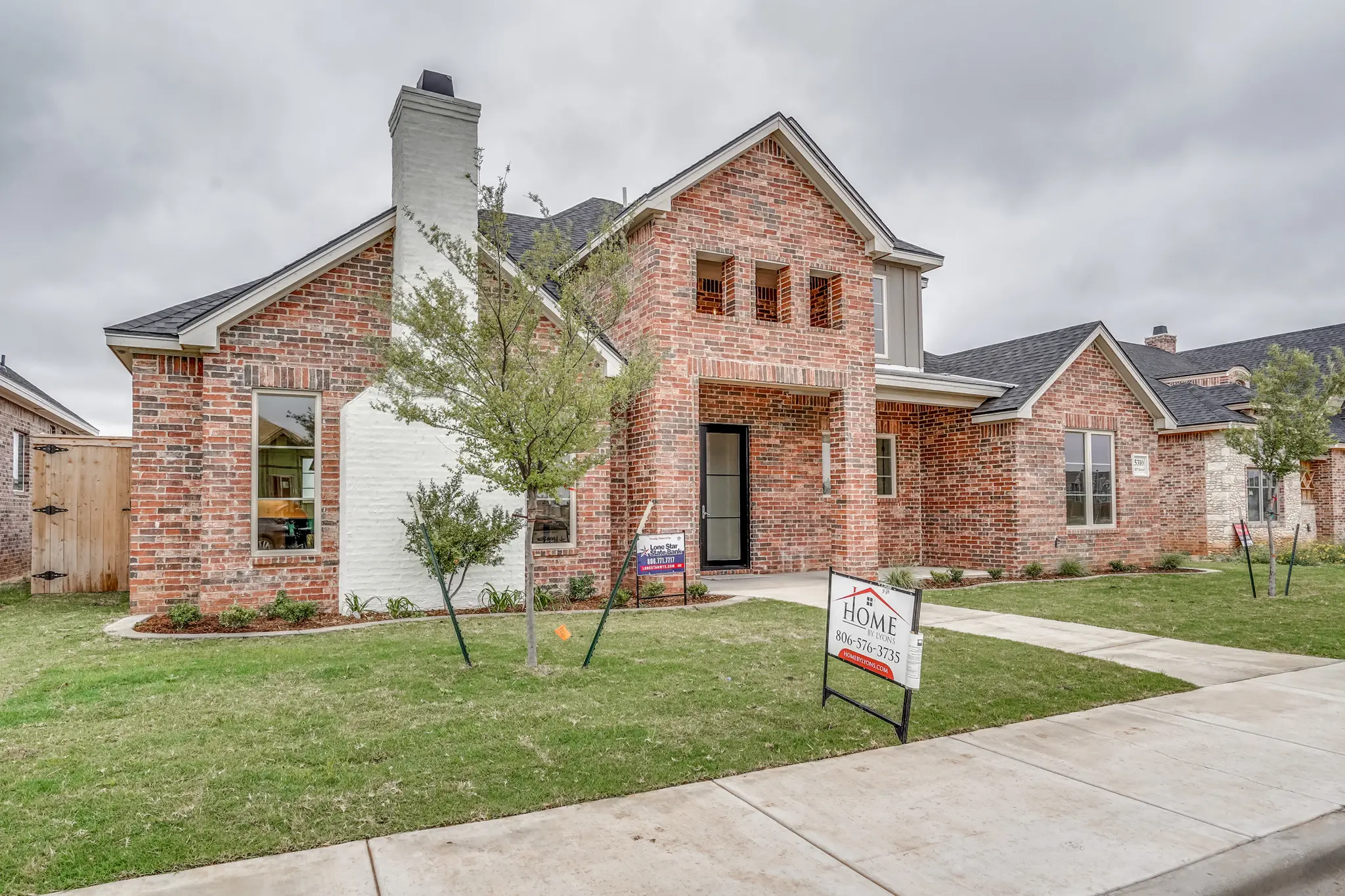 1711-2 - Exterior Photo 4