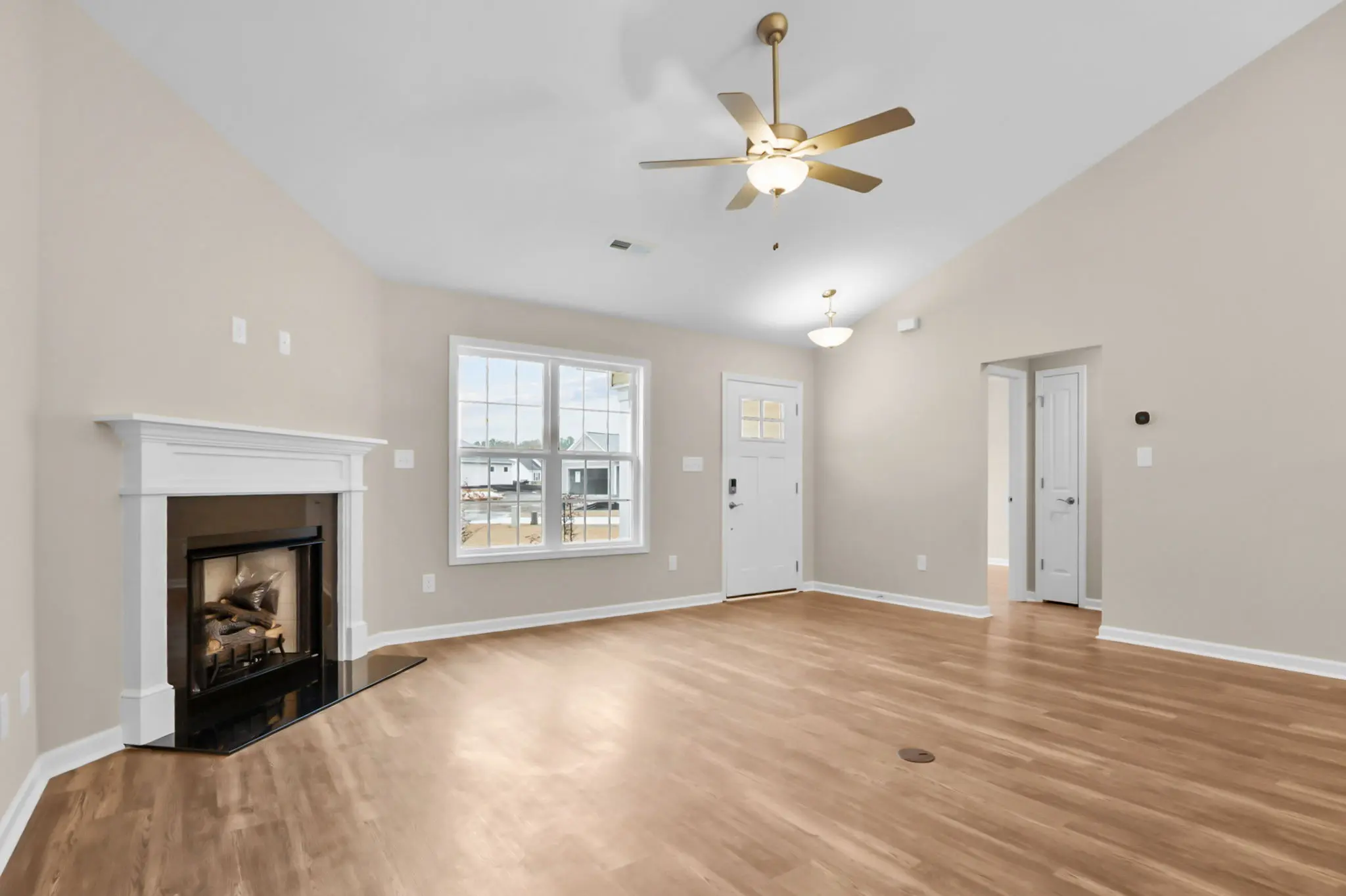 Ryan - Interior Photo 6