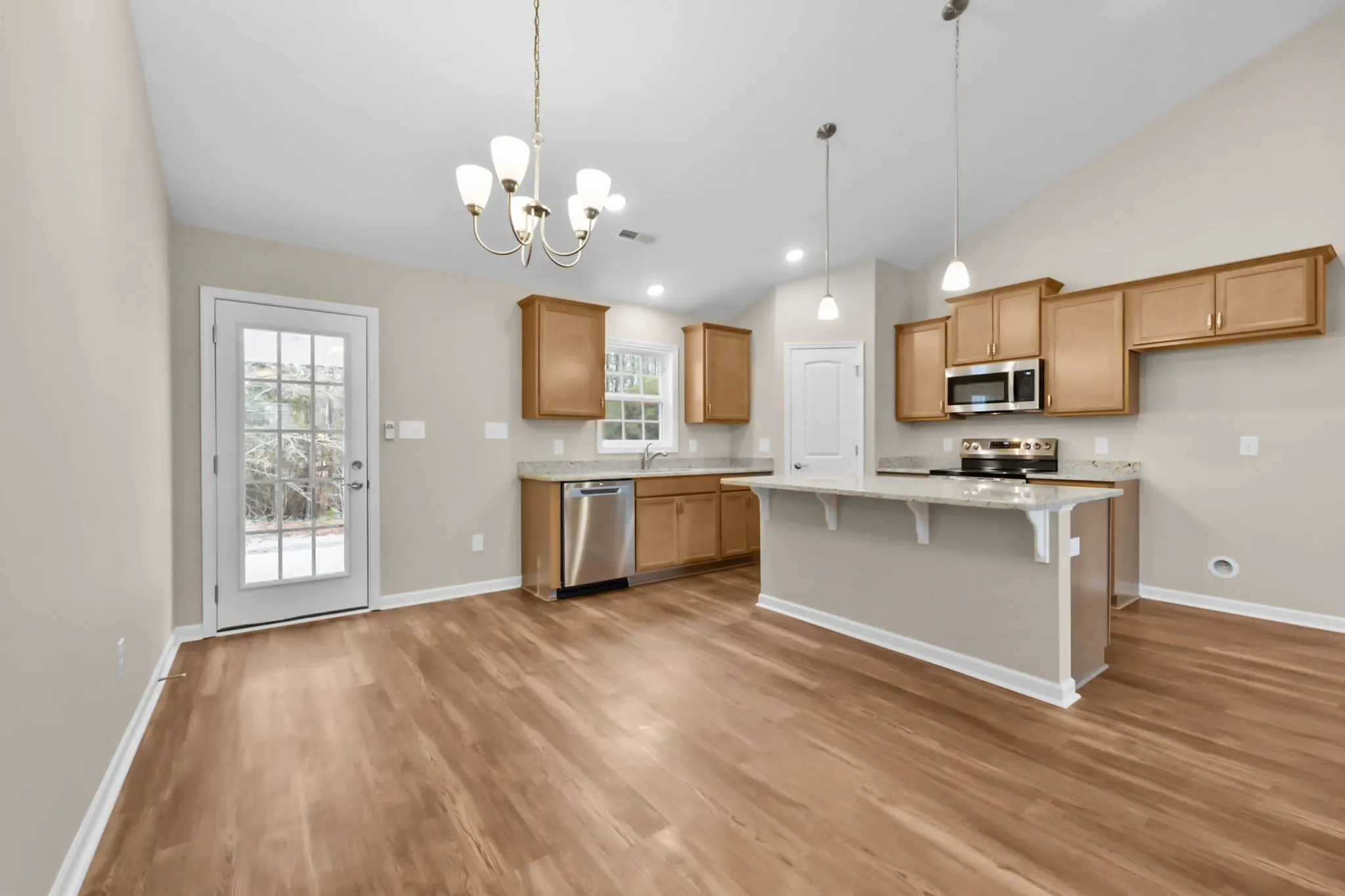 Ryan - Interior Photo 7