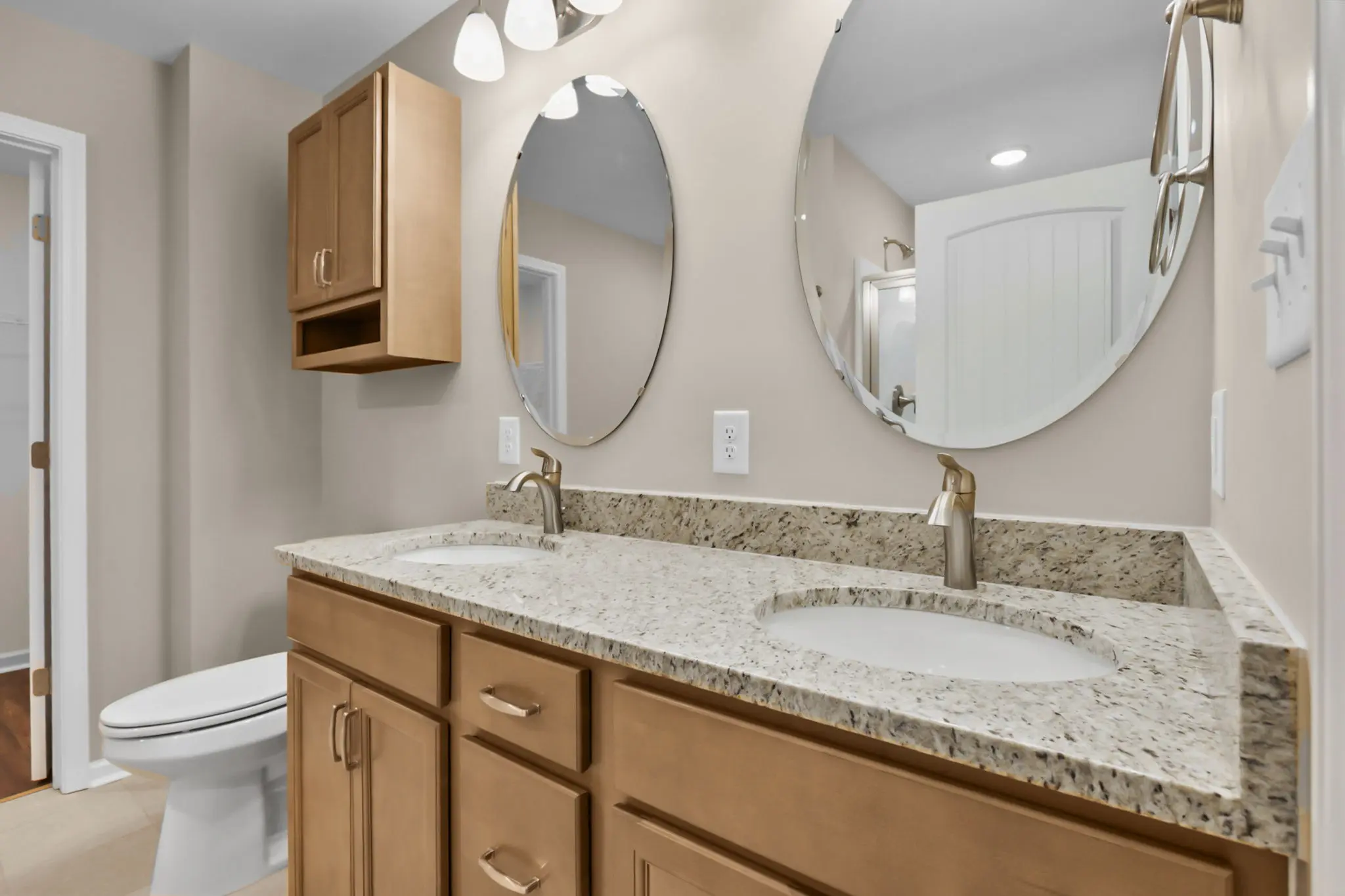 Ryan - Interior Photo 10