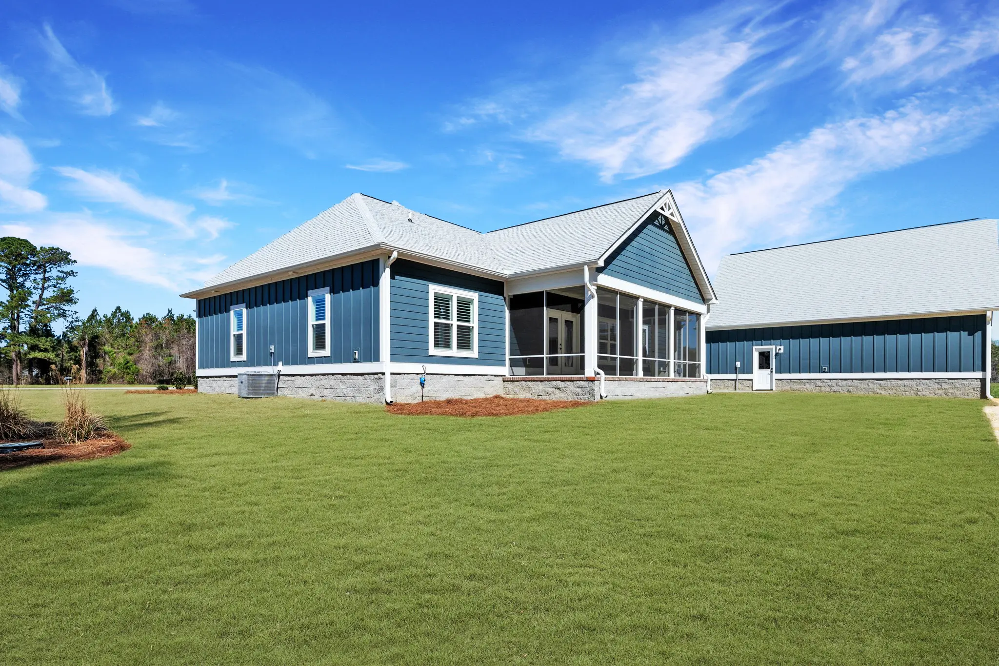 The Chatham, rear with screened in porch (modified)