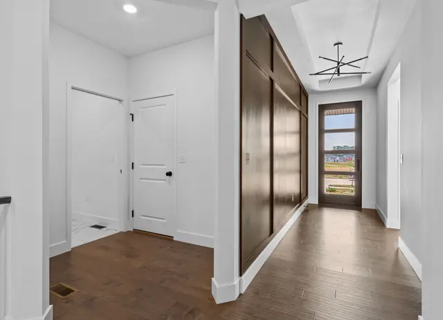 COMO Caldwell - Interior Photo 5