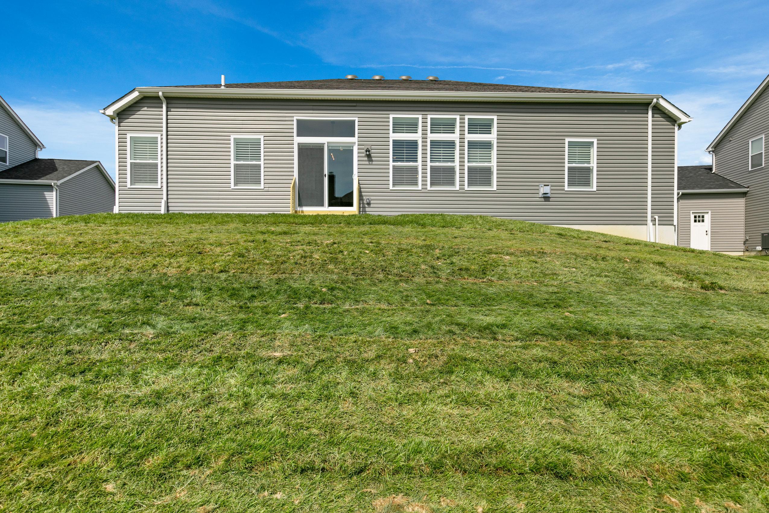 STL Geneva - Exterior Photo 5