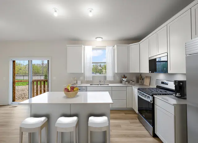 MI Harrison - Interior Photo 3