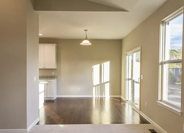 MI Brooke - Interior Photo 5