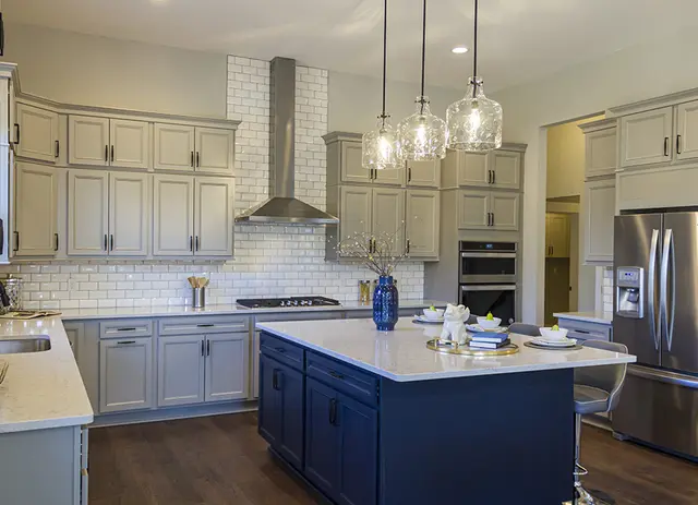 MI Fullerton - Interior Photo 5