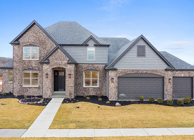 STL Rainier - Exterior Photo 2