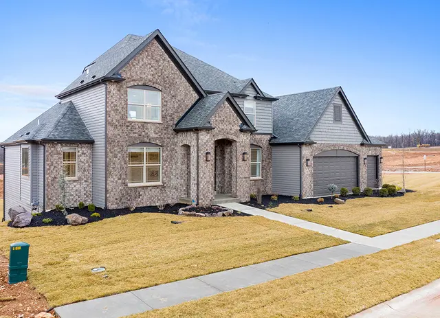 STL Rainier - Exterior Photo 3