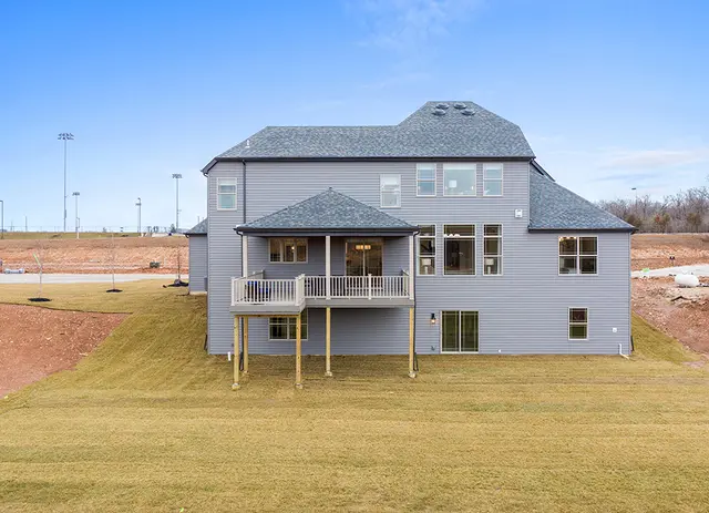 STL Rainier - Exterior Photo 5