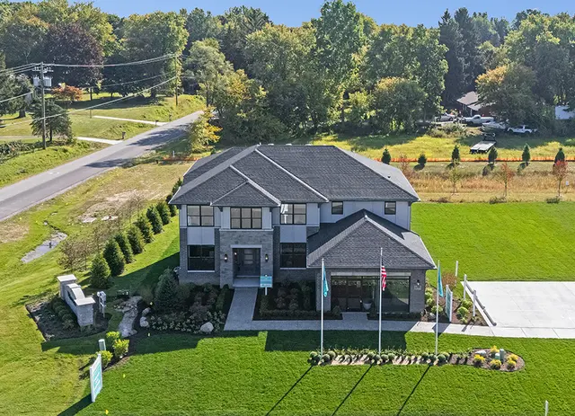 MI Hampton - Exterior Photo 3