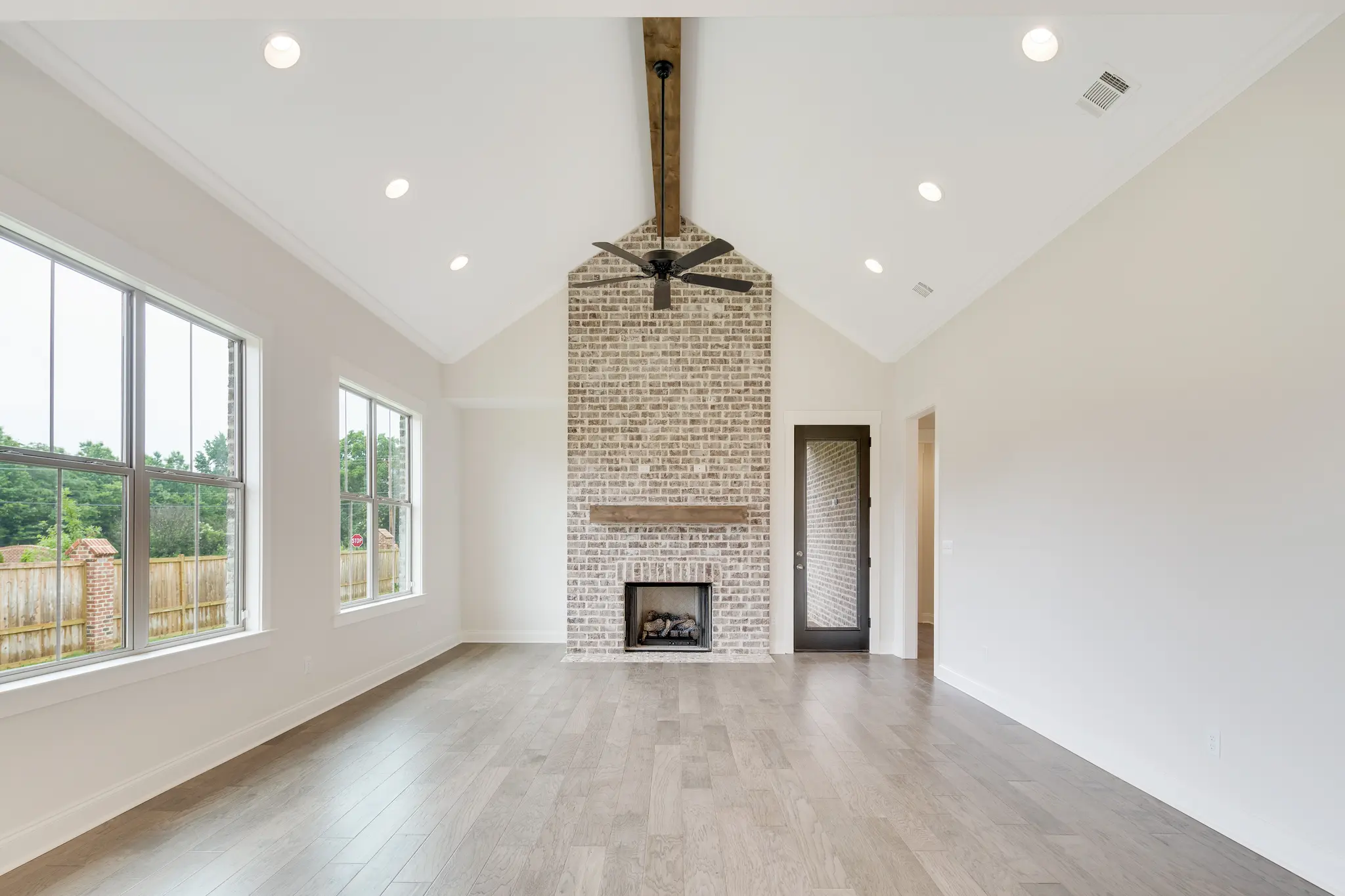 Cypress Farmhouse - Interior Photo 8