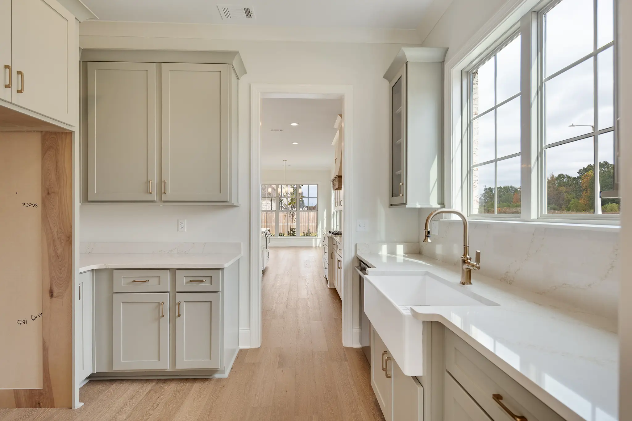 Chateau - Interior Photo 8