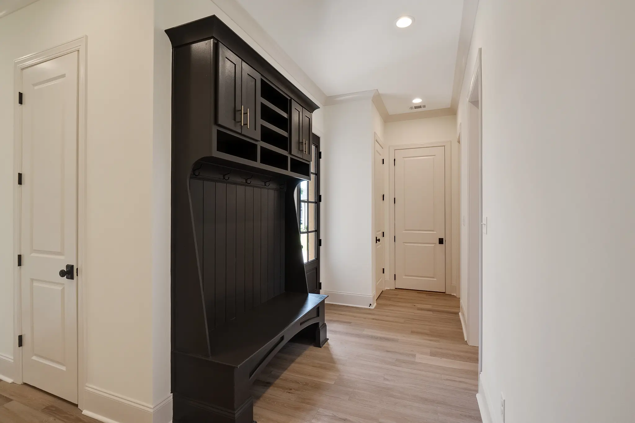 Woodbridge - Interior Photo 11