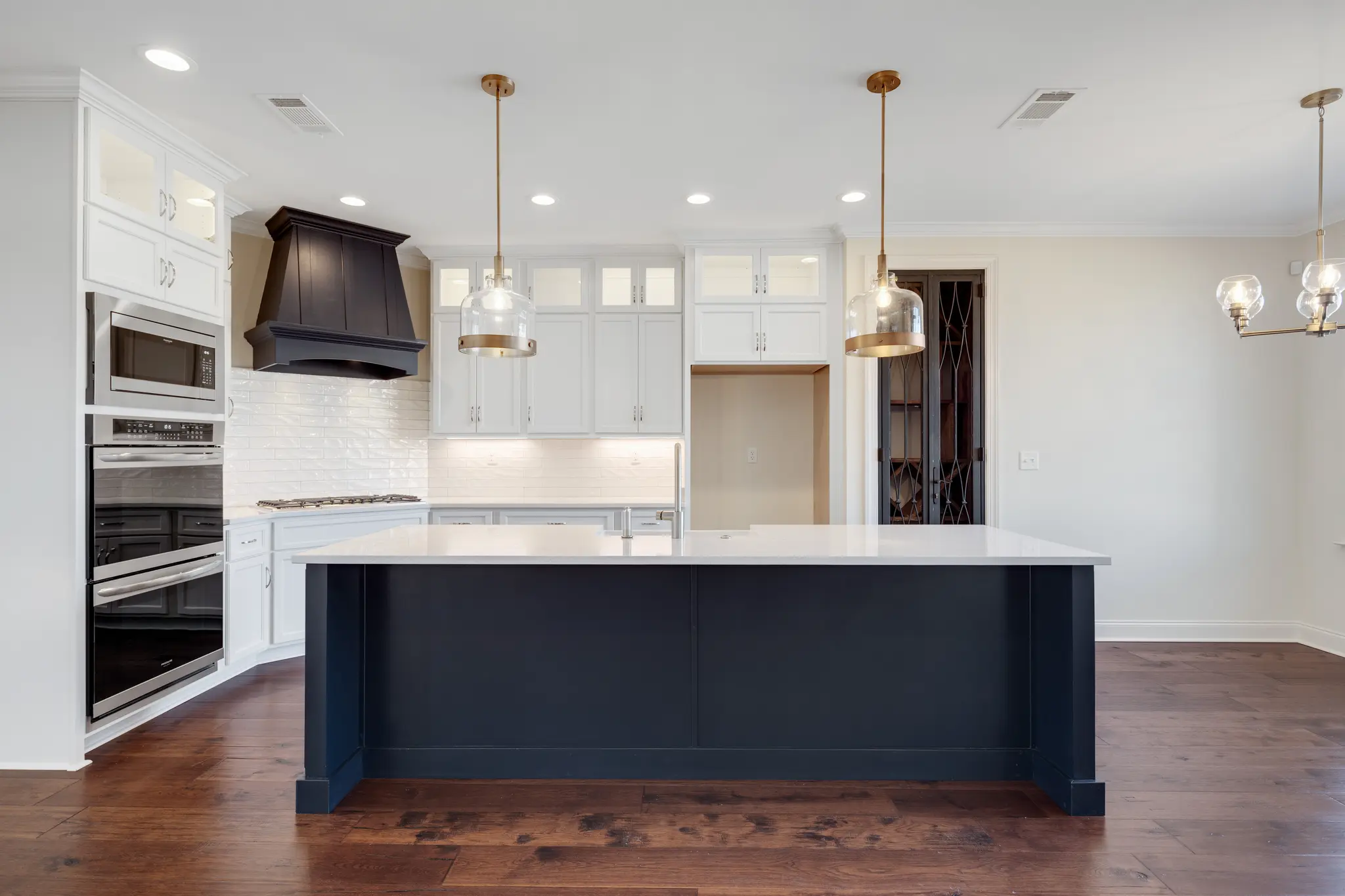 Iberville - Interior Photo 17