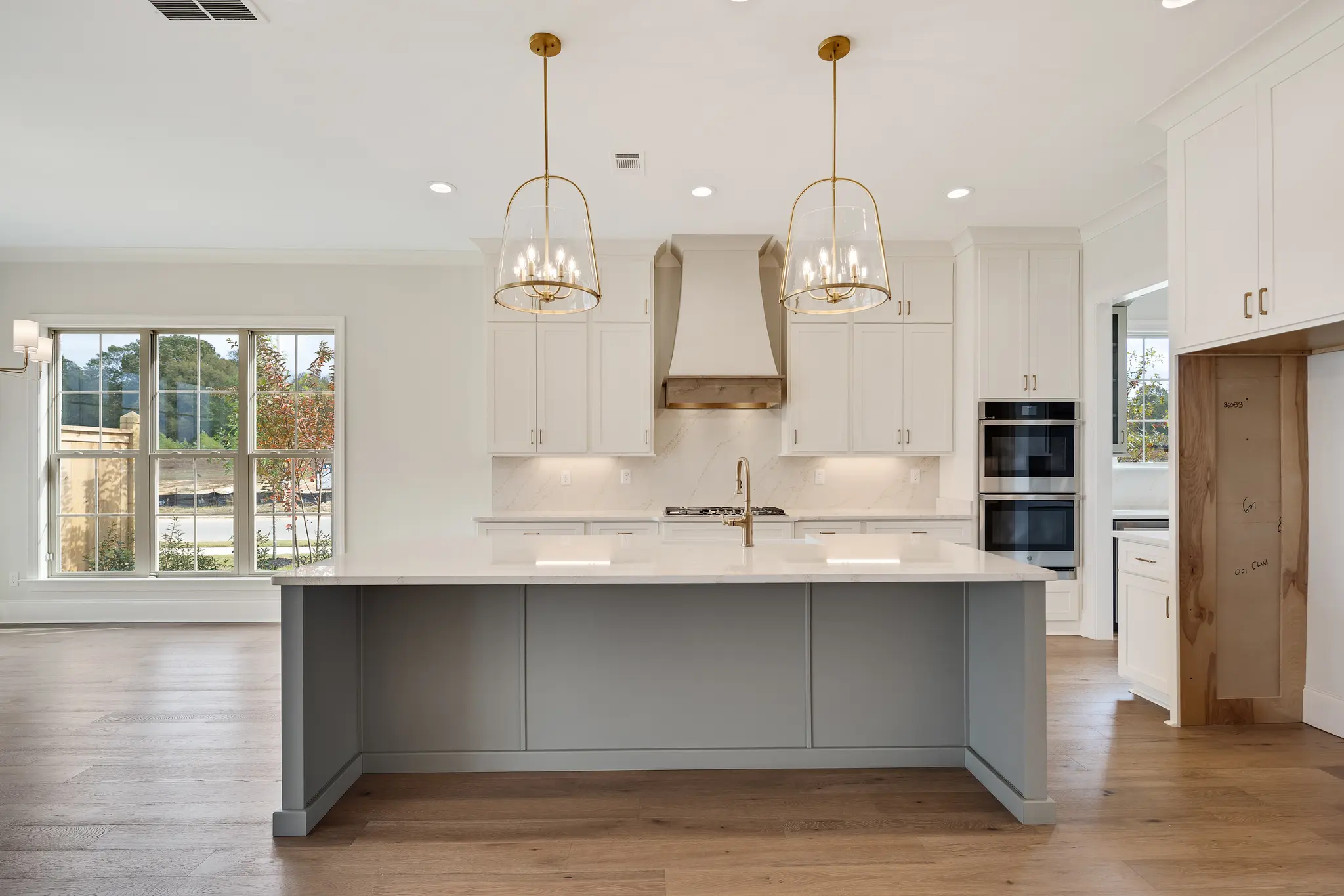 Chateau - Interior Photo 7