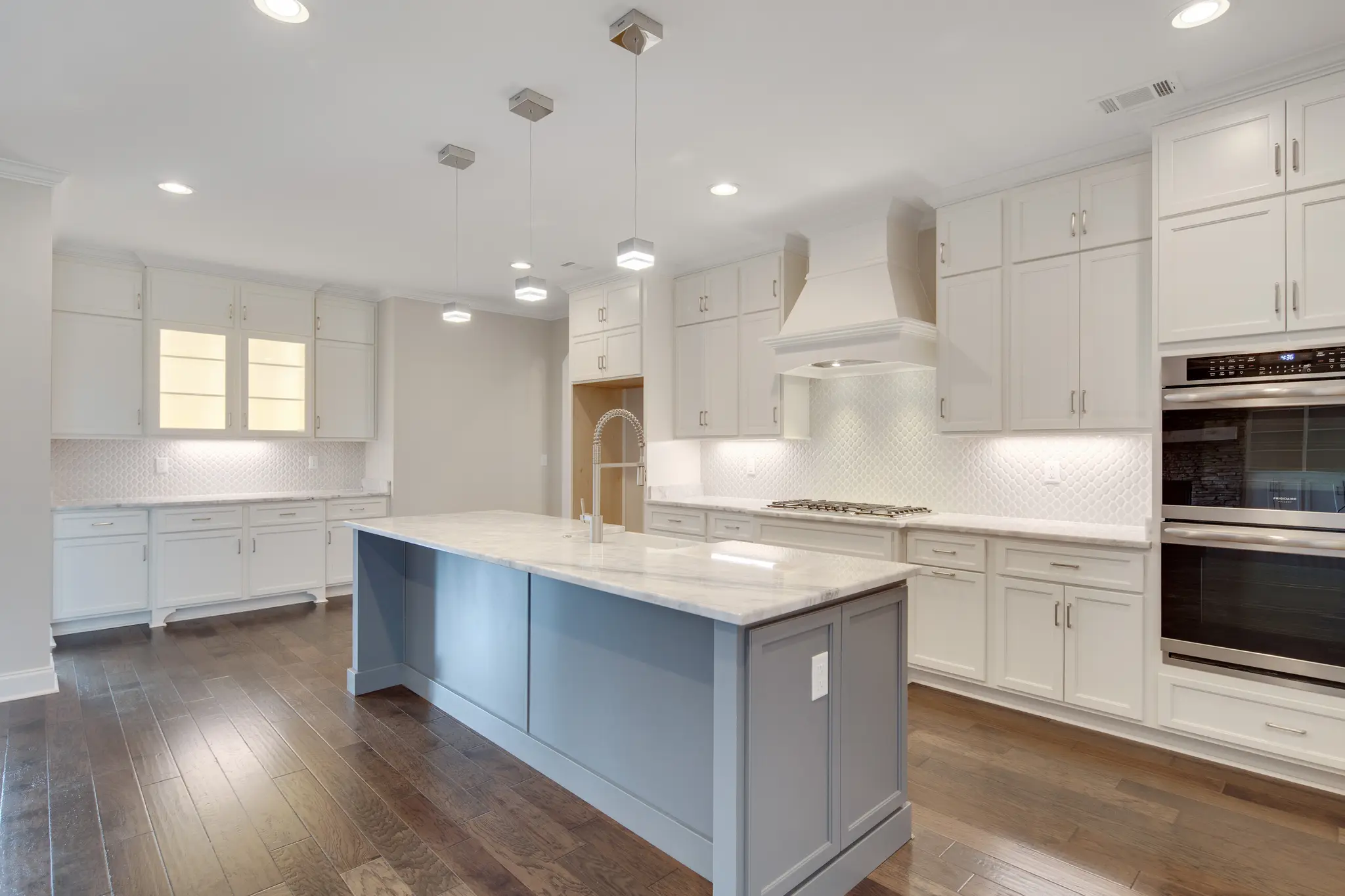 Bennett - Interior Photo 16
