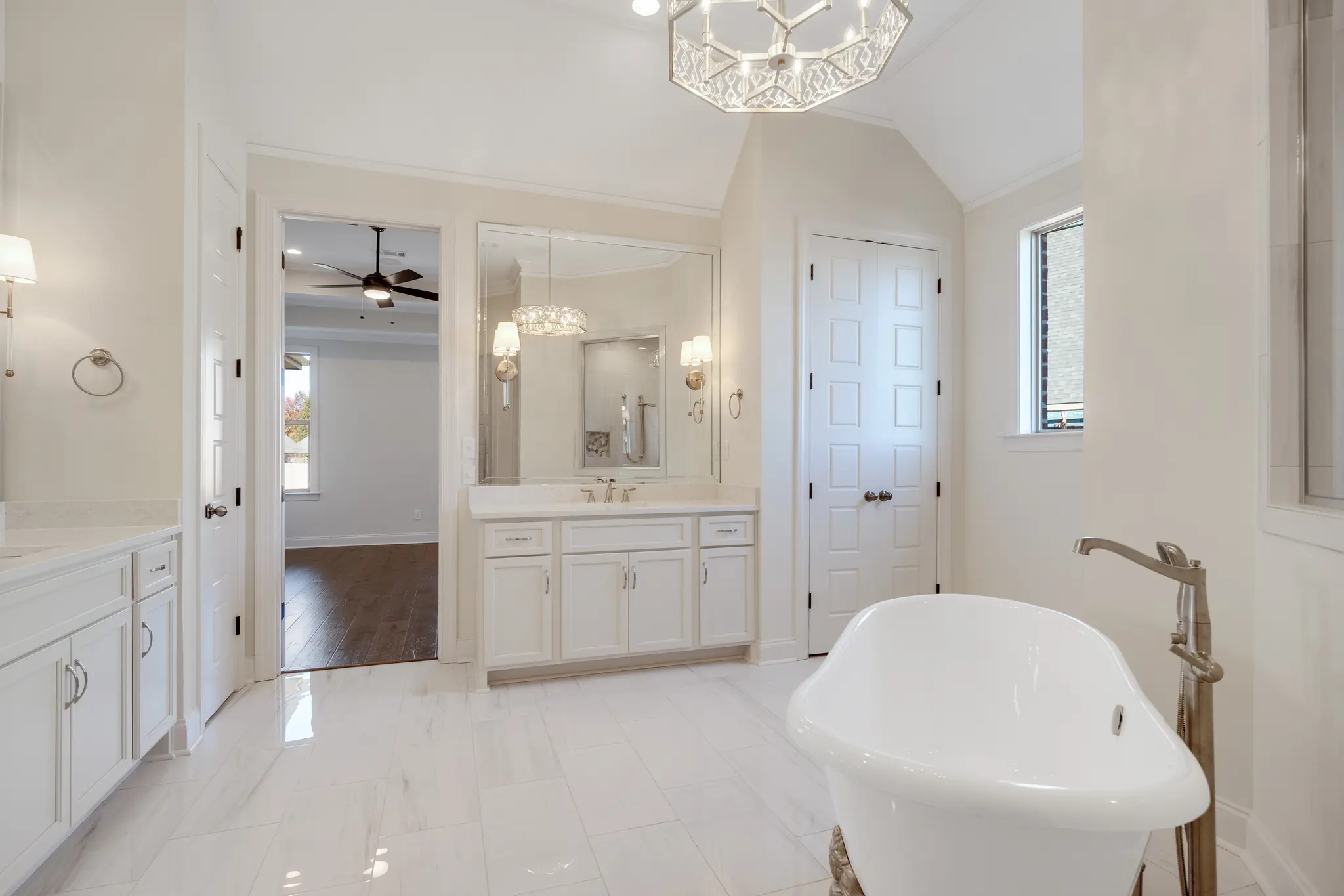 Iberville - Interior Photo 12