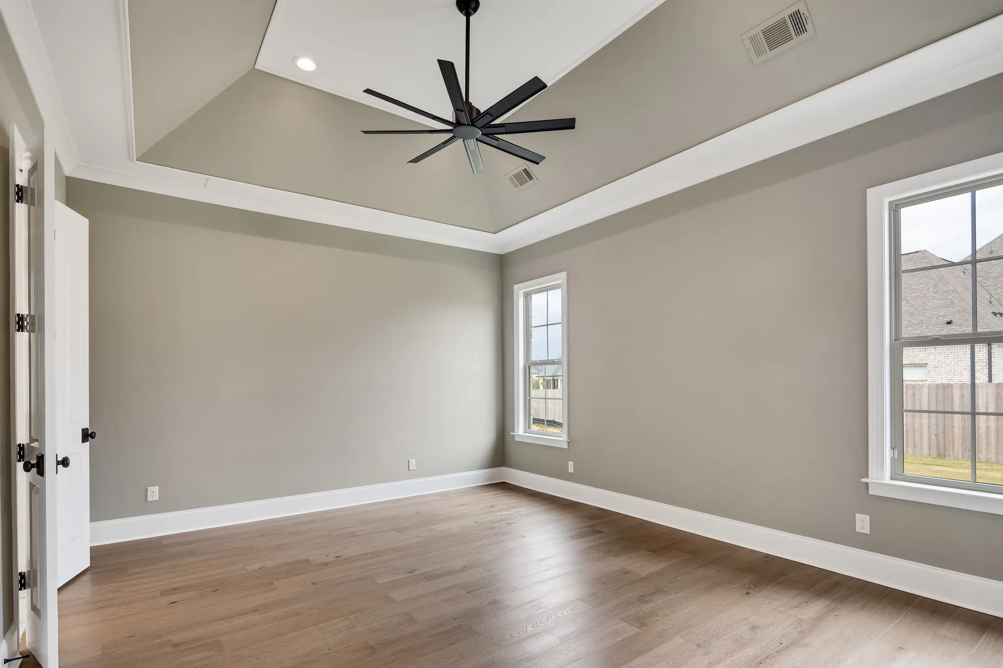 Chateau - Interior Photo 10