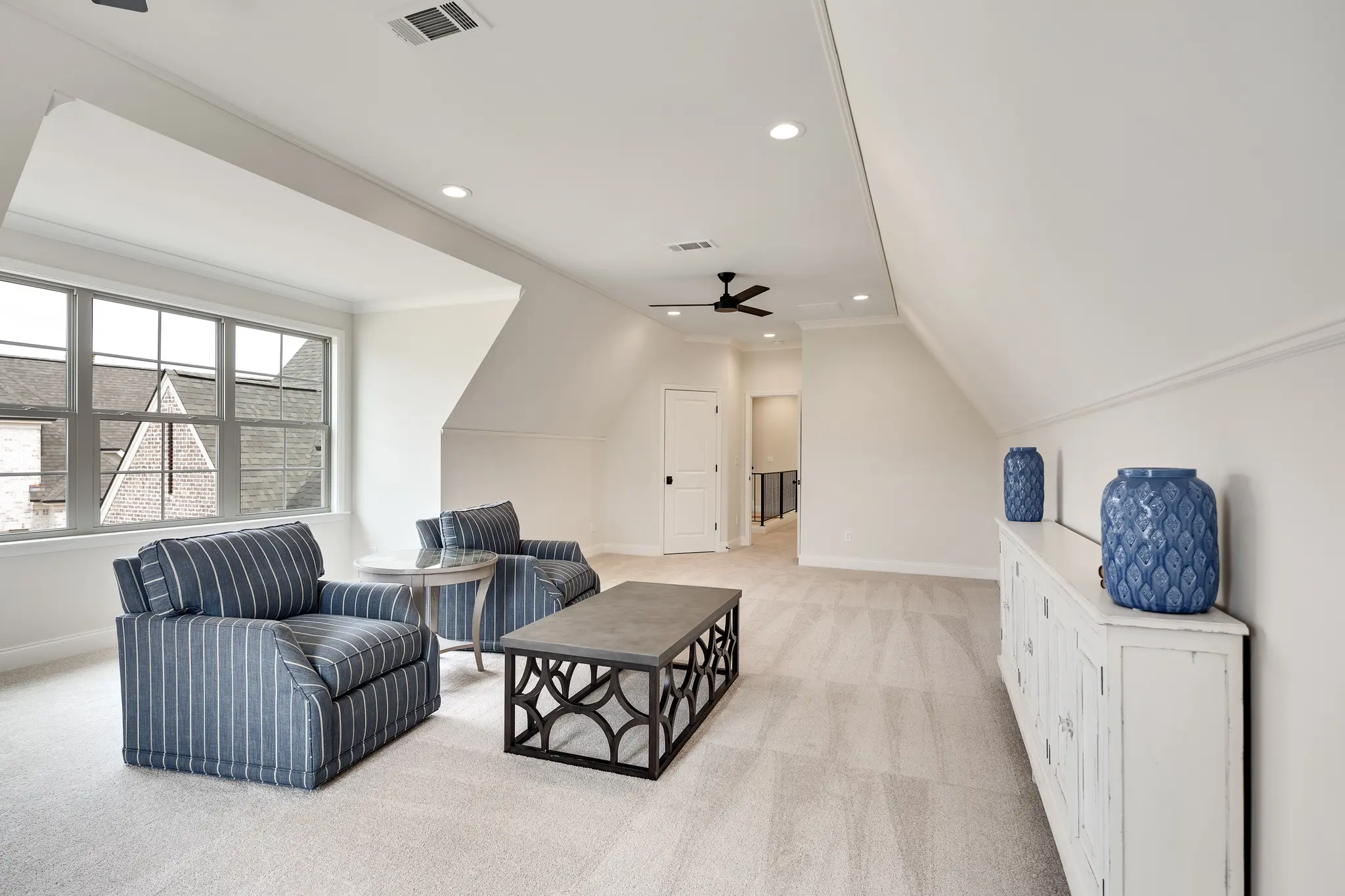 Chardonnay - Interior Photo 13