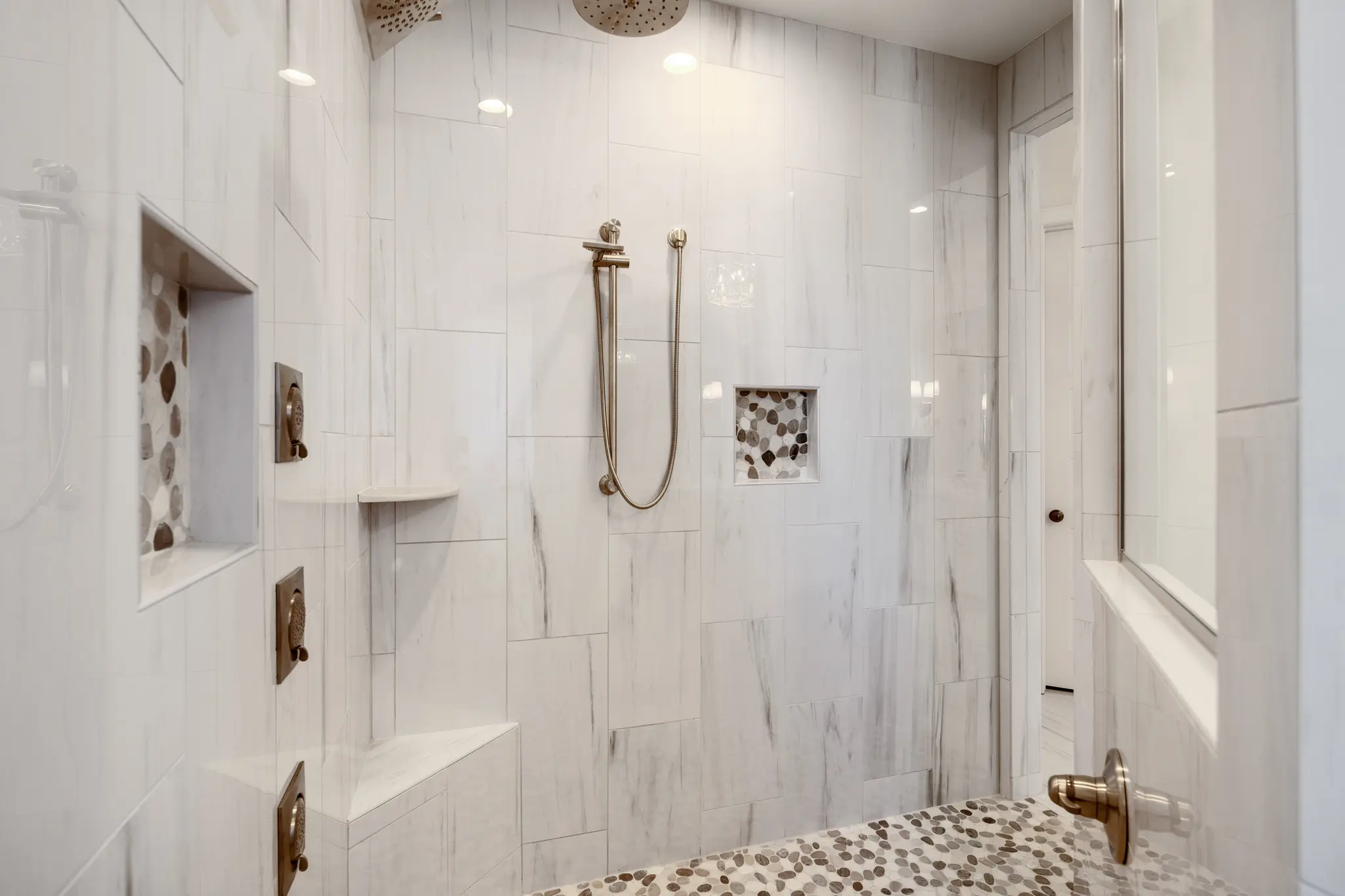 Iberville - Interior Photo 11