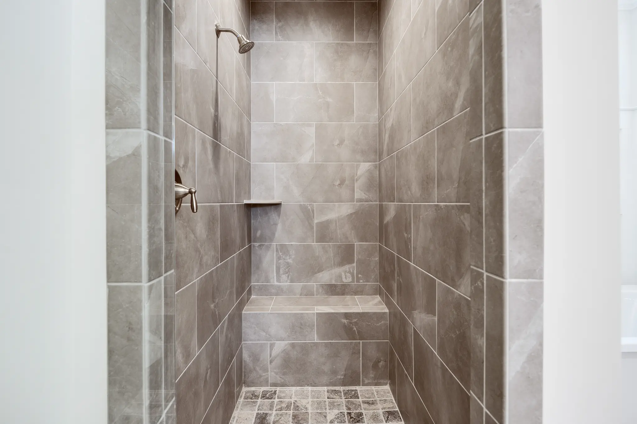Classic Magnolia - Interior Photo 14