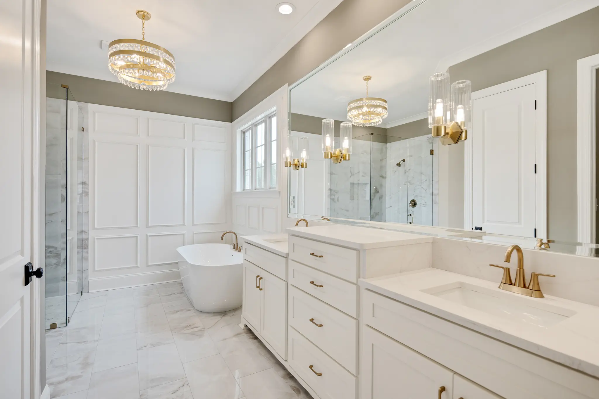 Chateau - Interior Photo 11