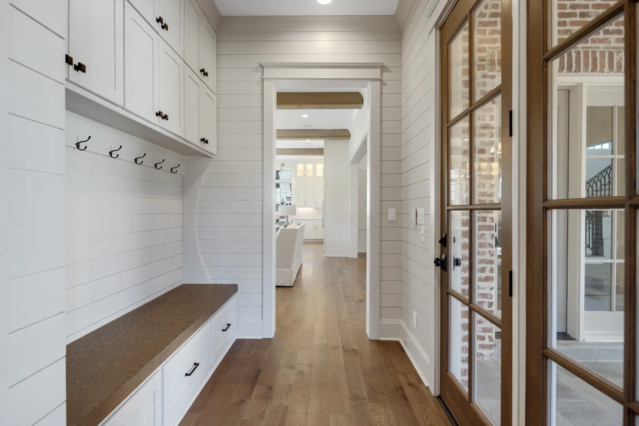 Meiomi - Interior Photo 12