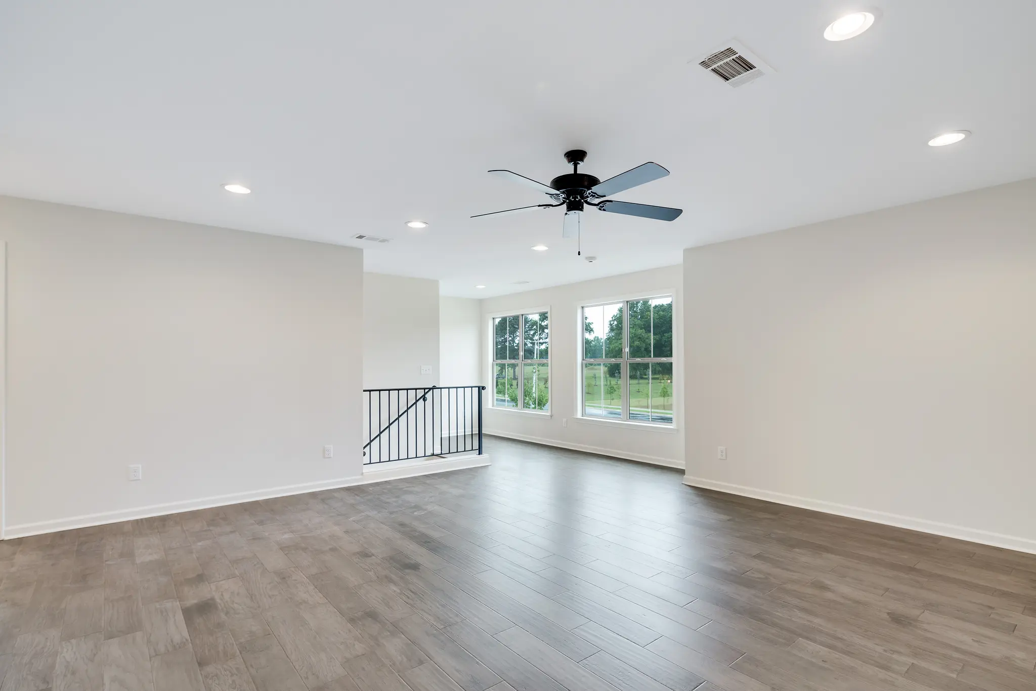 Cypress Farmhouse - Interior Photo 16