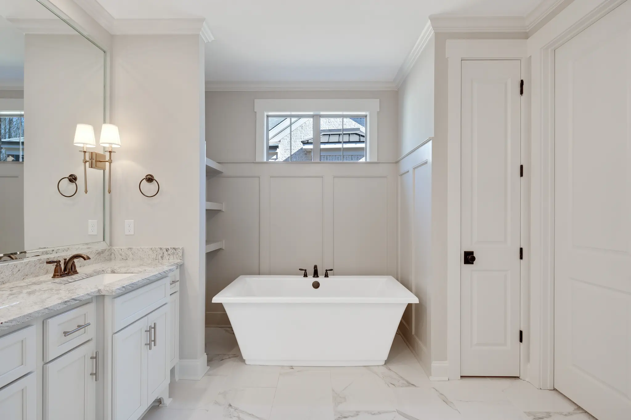 Reginald Manor - Interior Photo 13