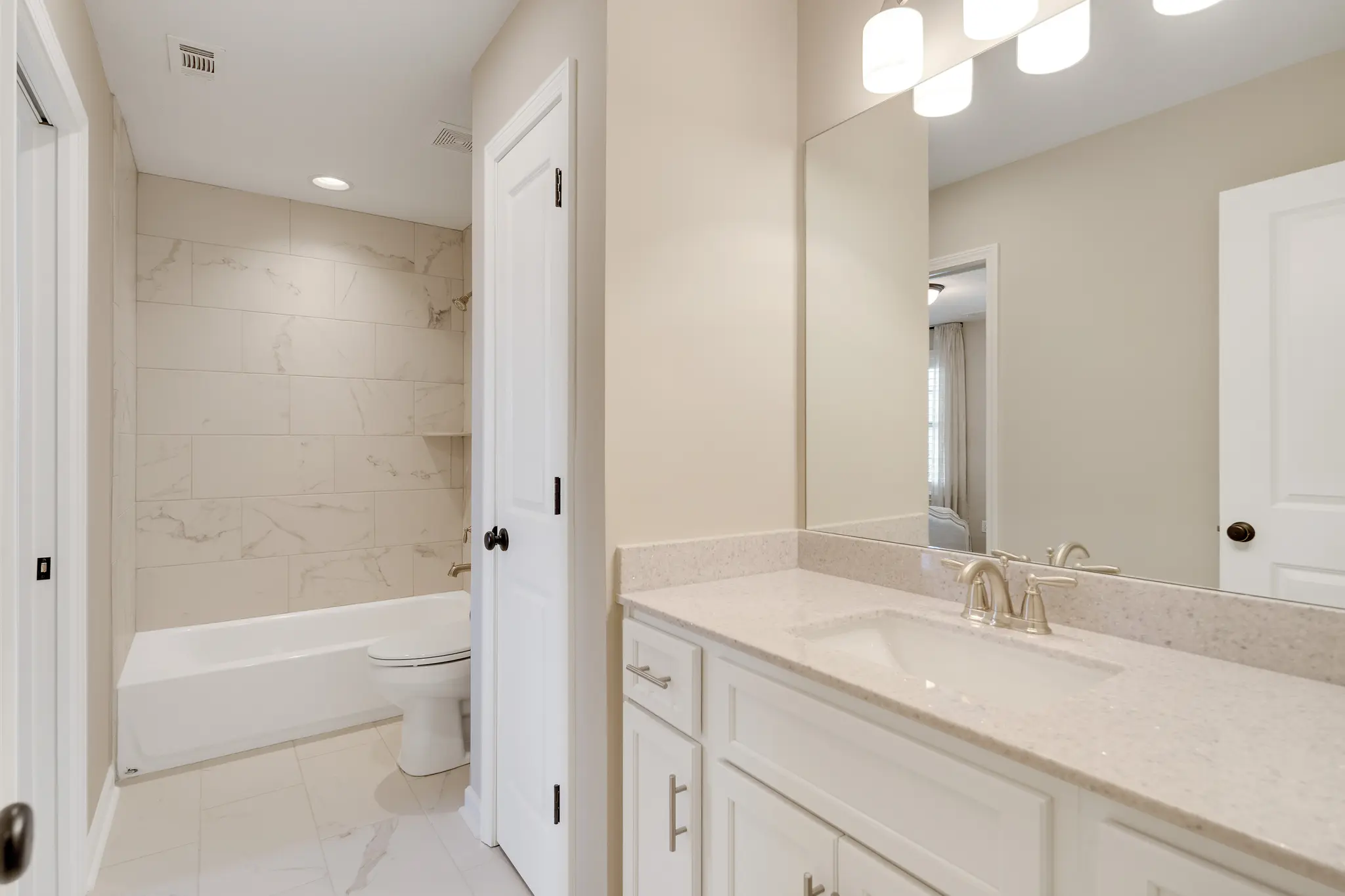 Boulevardier - Interior Photo 24